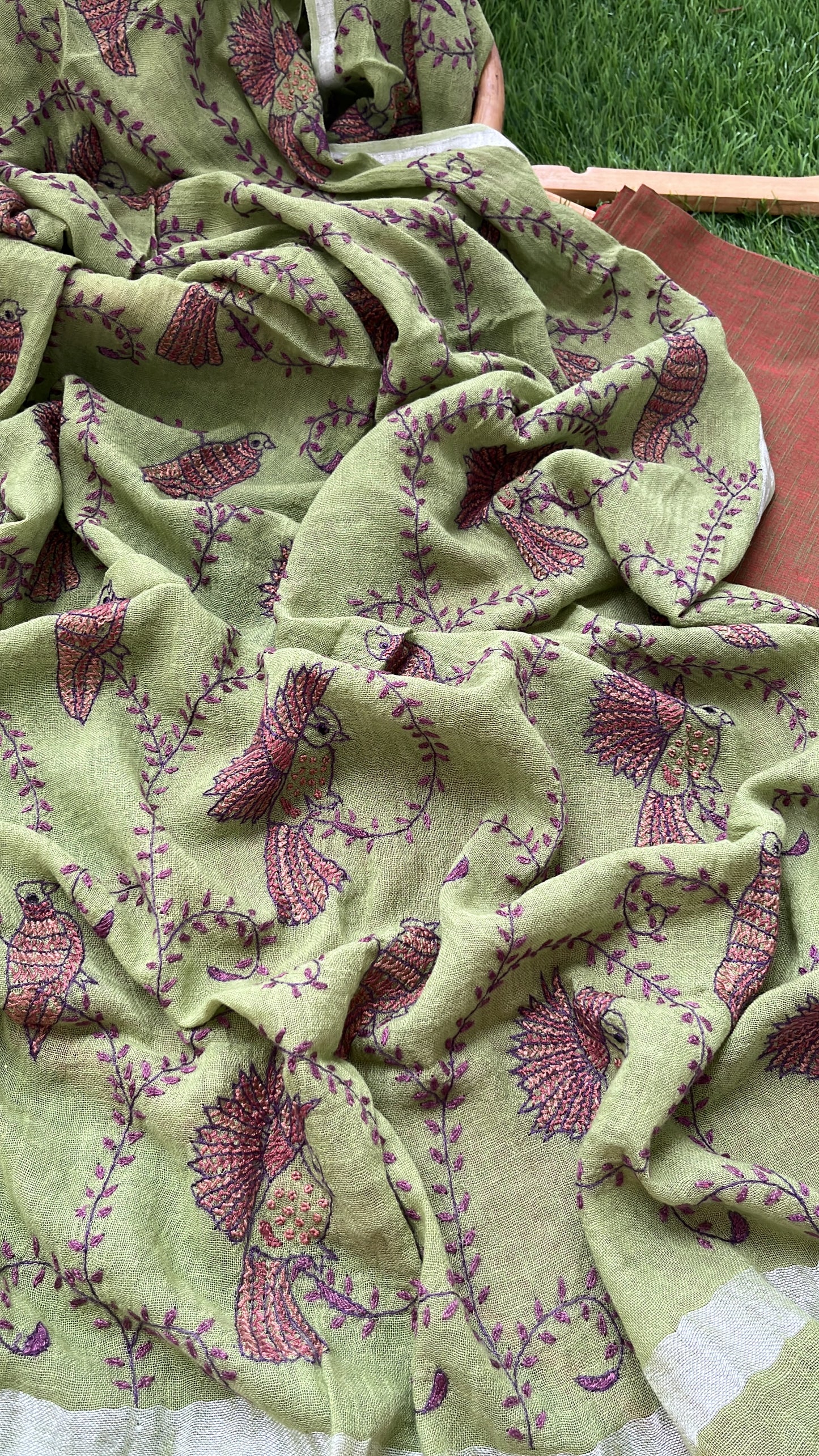 Linen sozni kaam dupatta paired with cotton kurta fabric