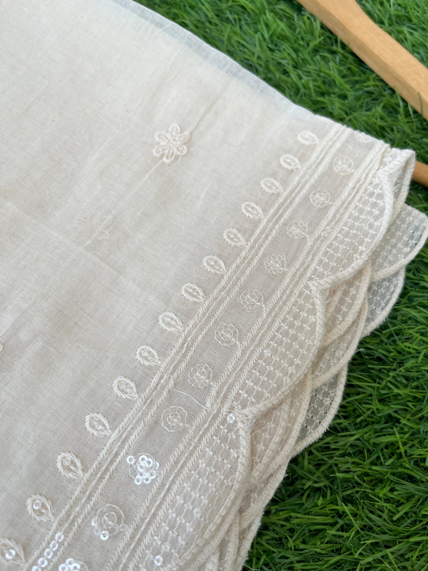 Mul scalloped Dupatta