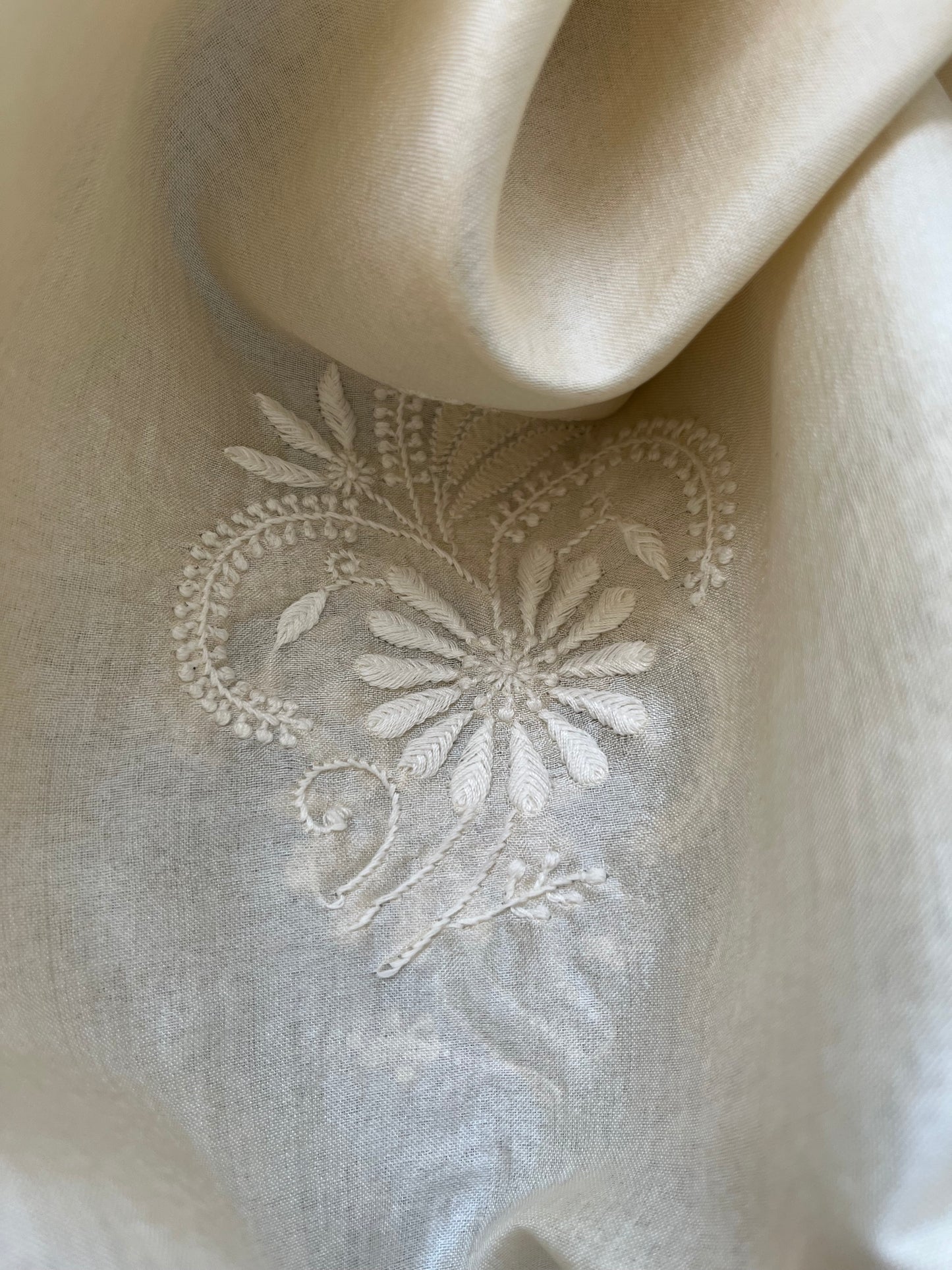त्योहार :Tussar silk chikankari Dupatta silk with badhani kurta Fabric