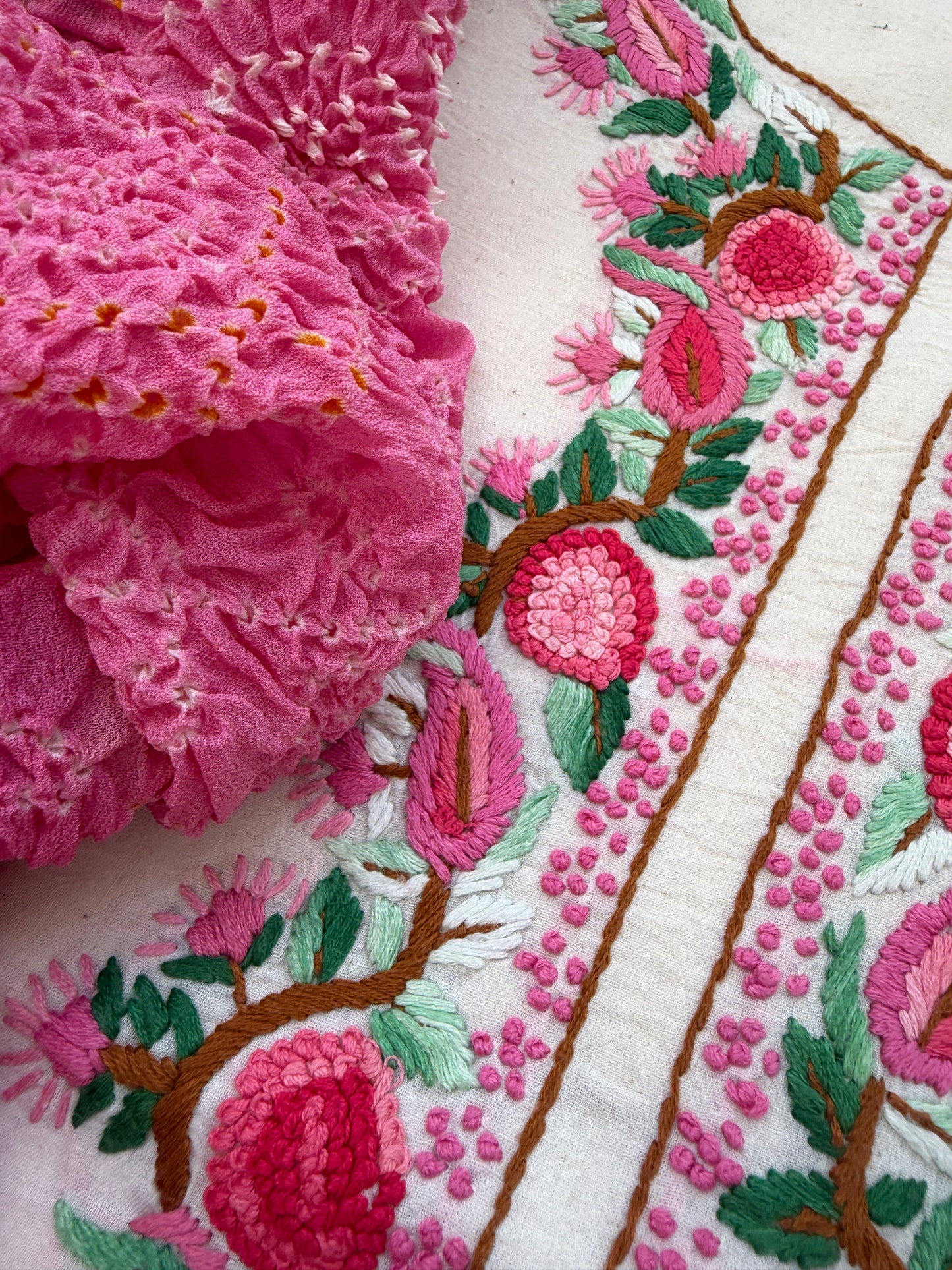 Handwoven Cotton knot work embroidered kurta and plain bottom fabric bandhani Dupatta