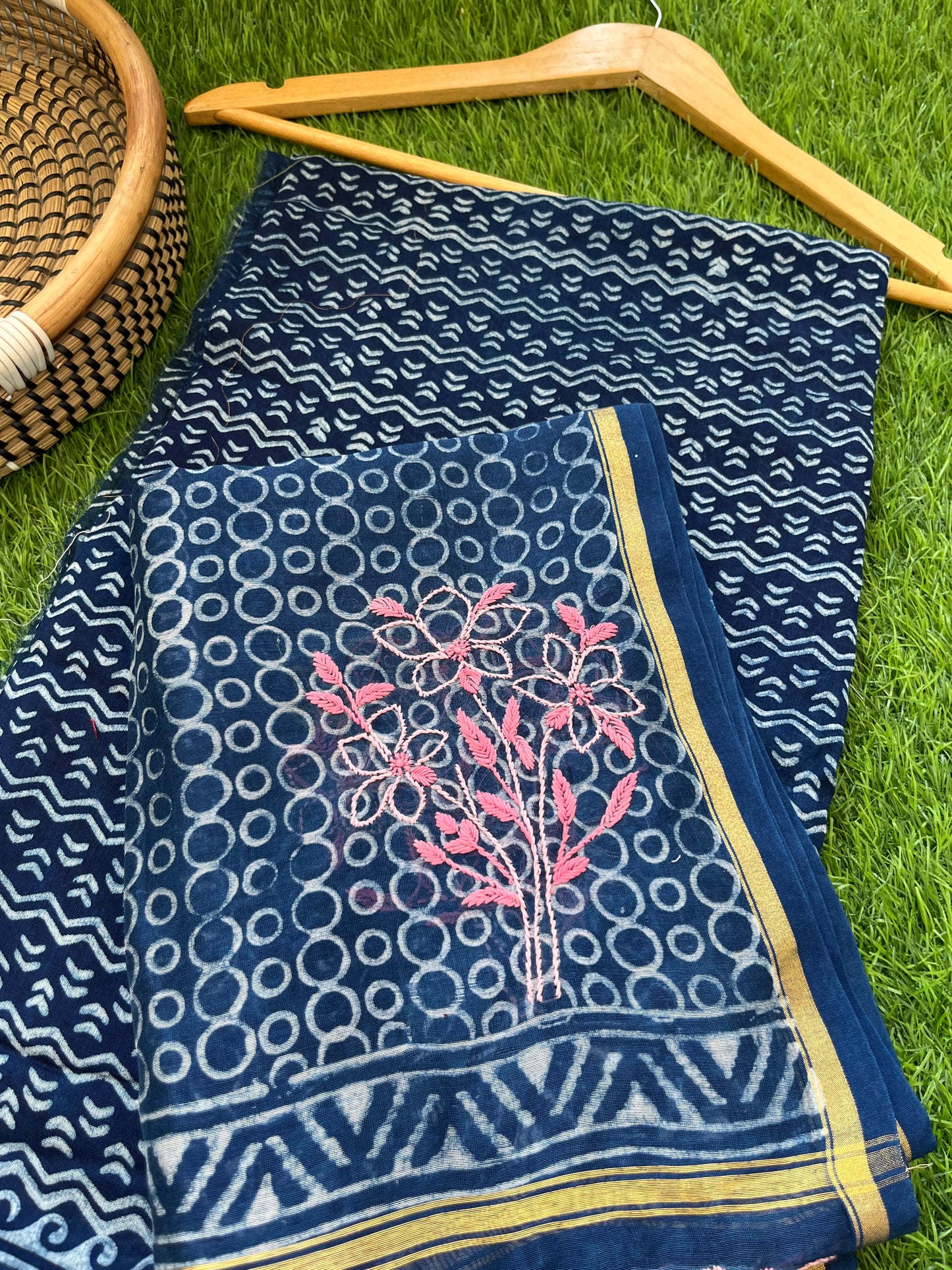 रोज़ाना  :Chanderi Chikankari Dupatta with kurta Fabric