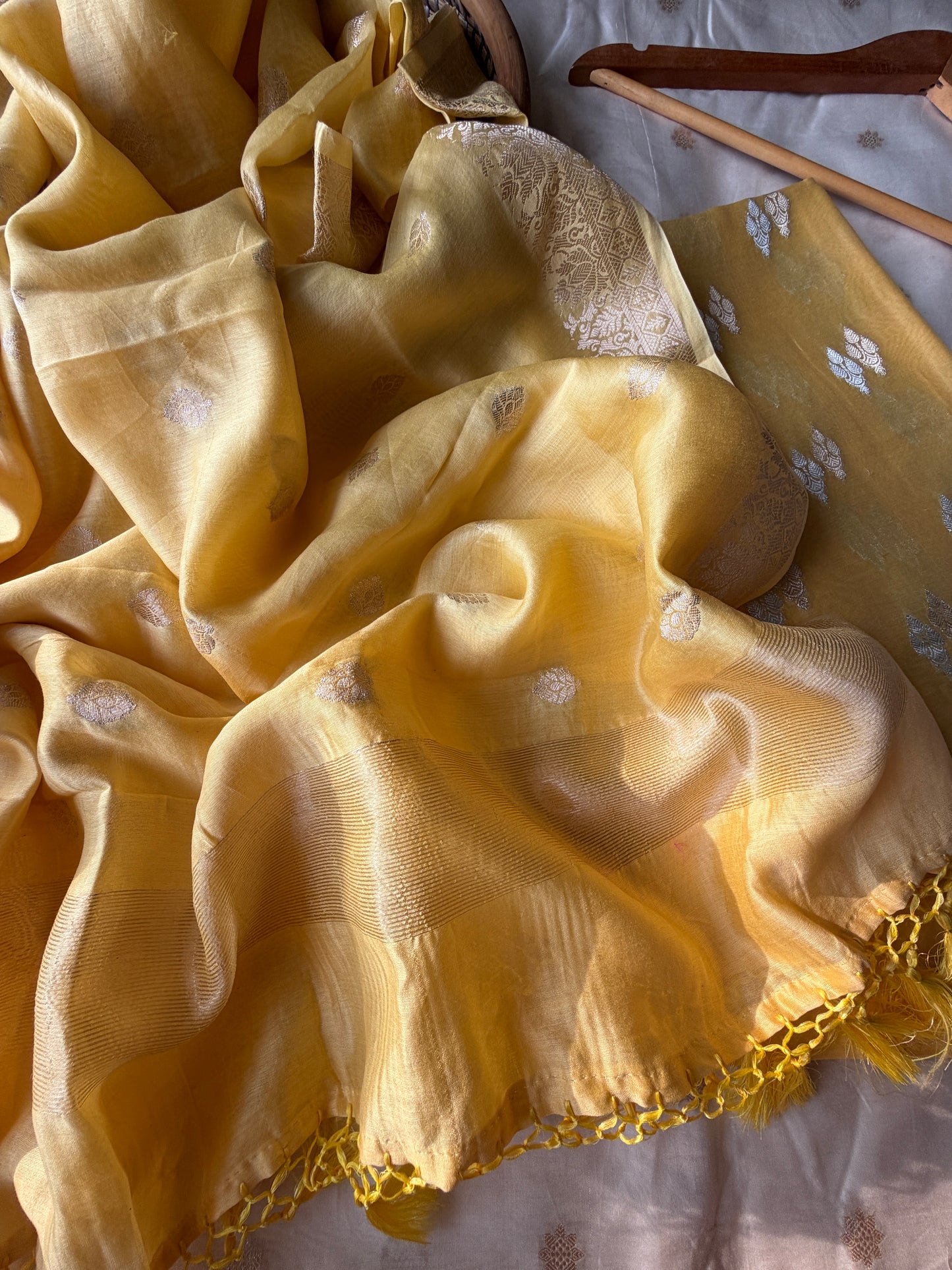 त्योहार् -Banarasi chanderi dupatta kurta