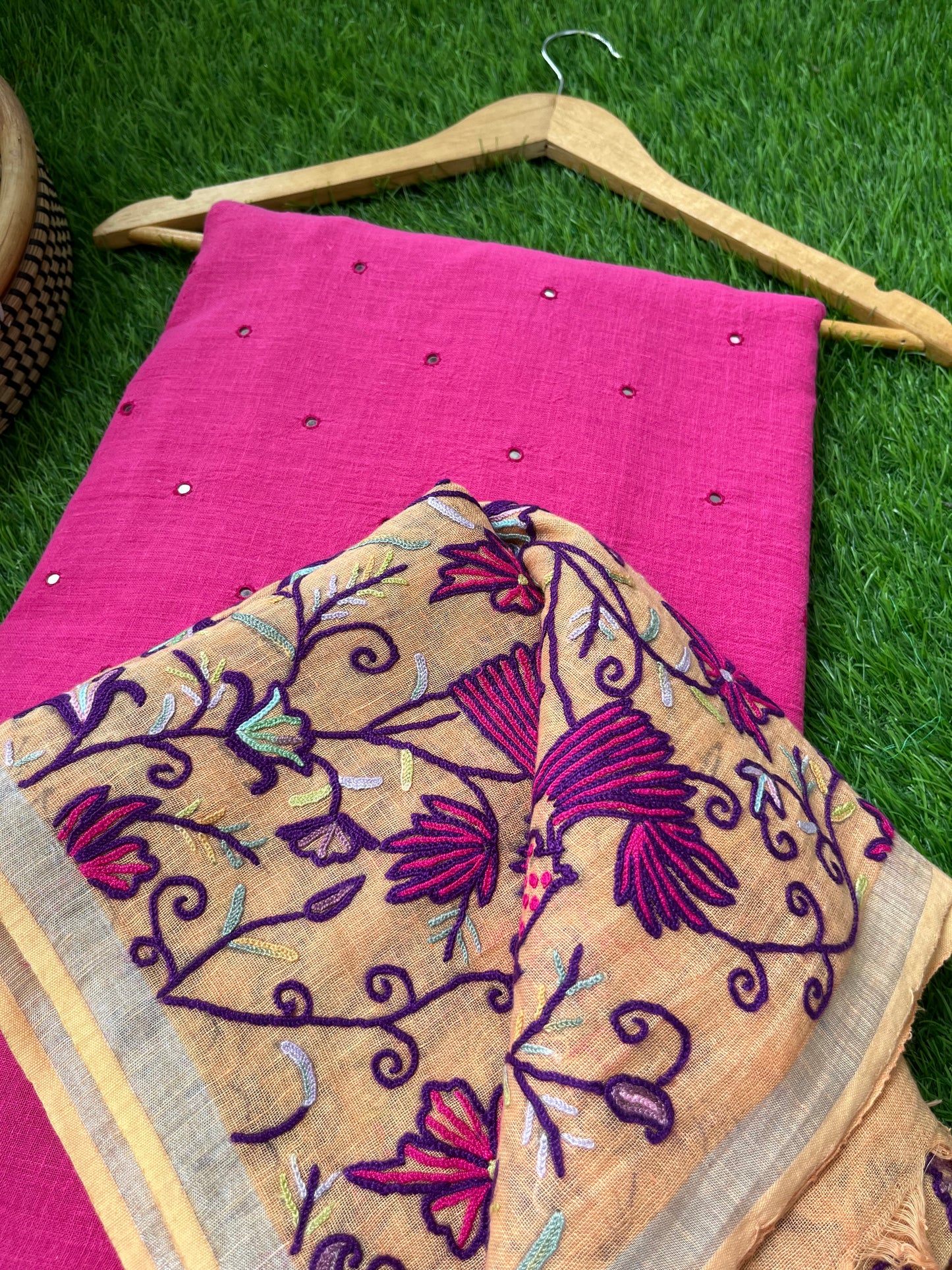 Linen aari kaam dupatta paired with kala cotton kurta fabric