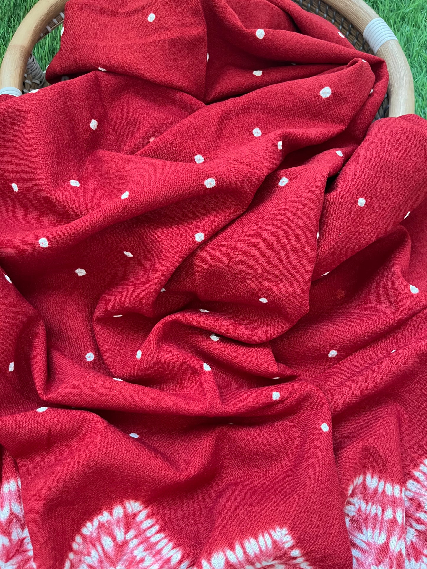 Handwoven bandhani shawl