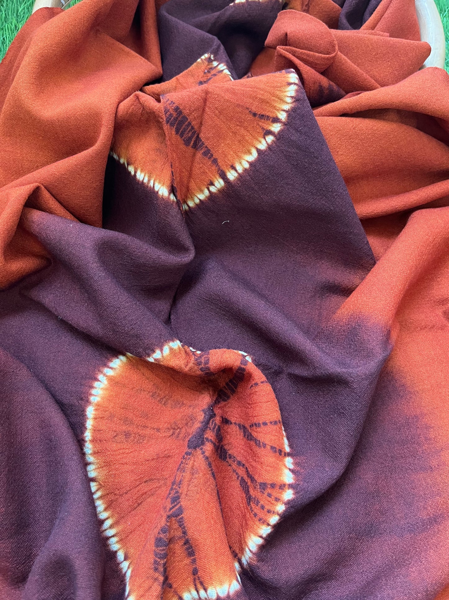 Handwoven bandhani shawl