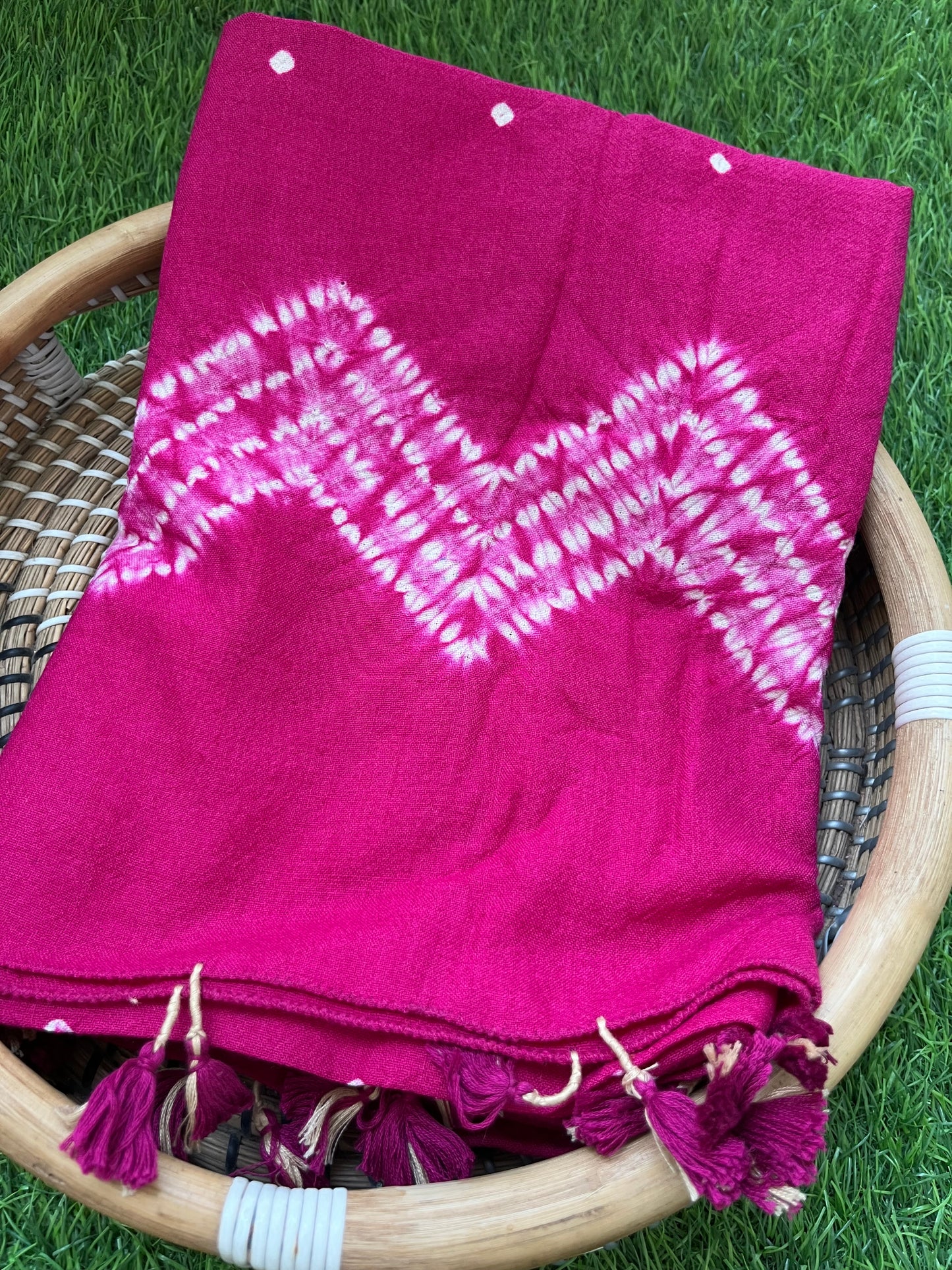 Handwoven bandhani shawl