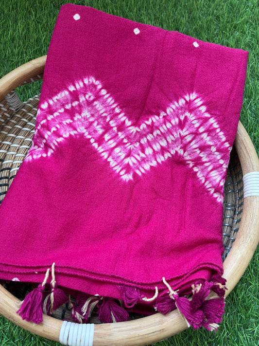 Handwoven bandhani shawl