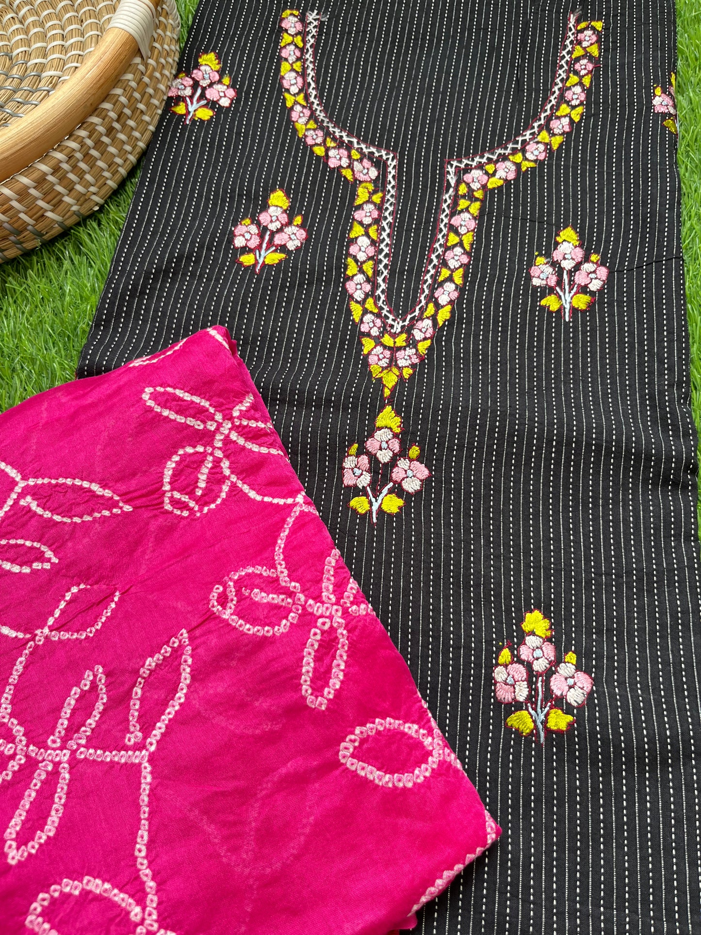 Cotton kashmiri work kurta bandhani Dupatta