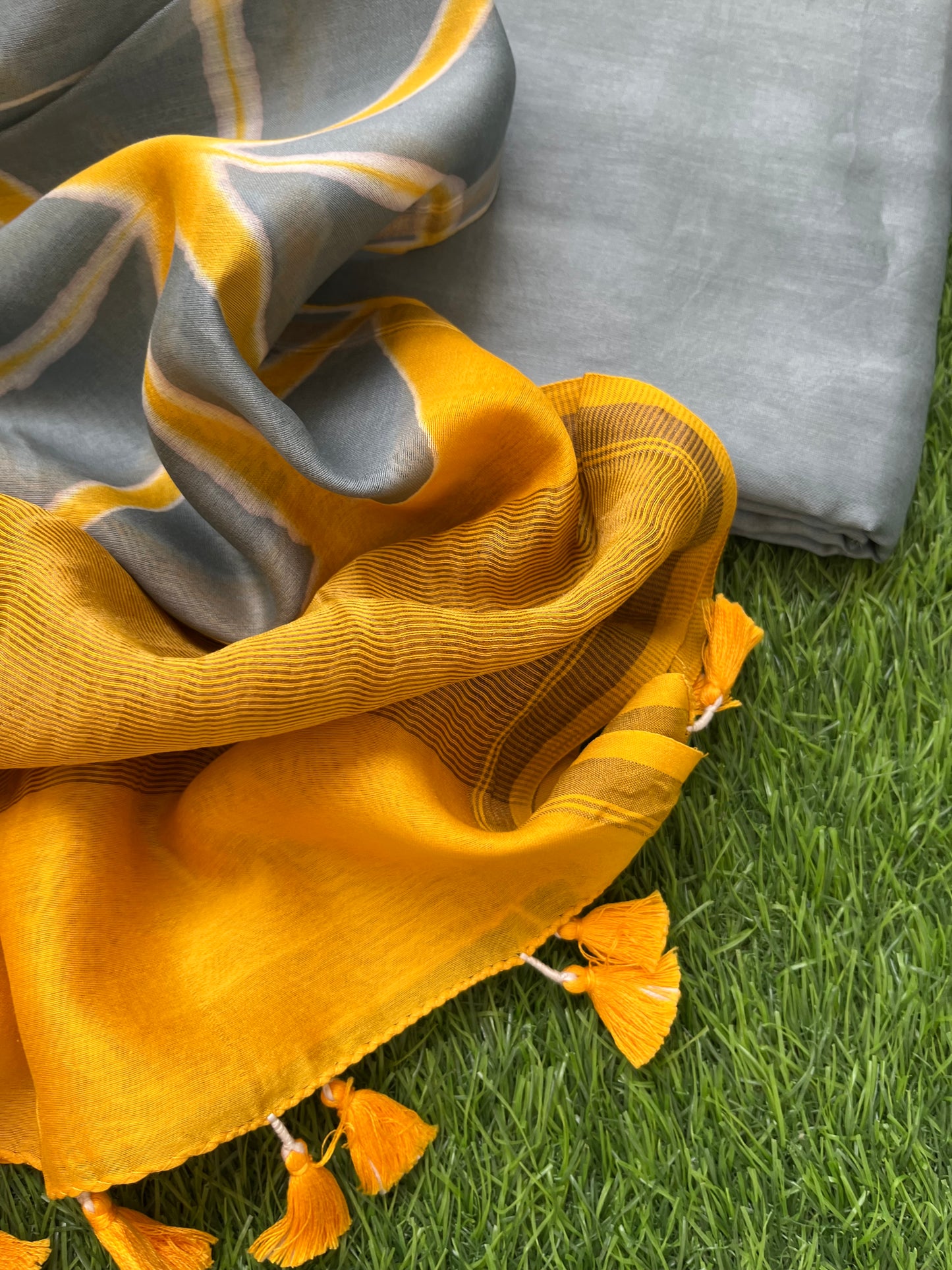 Chanderi Clamp Dye dupatta with plain fabric