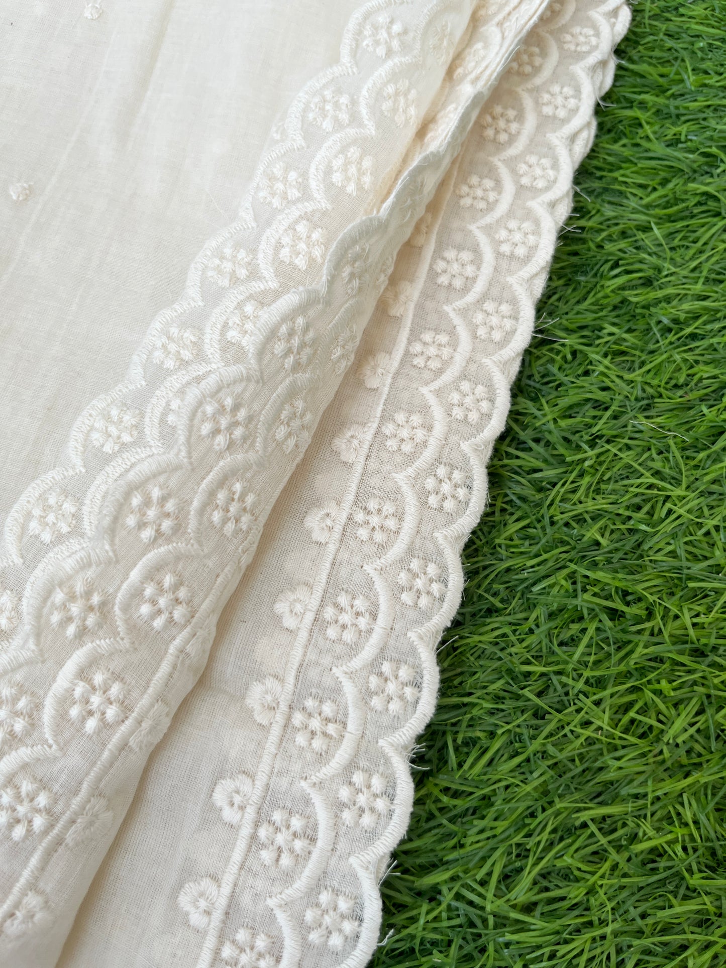 Mul scalloped Dupatta