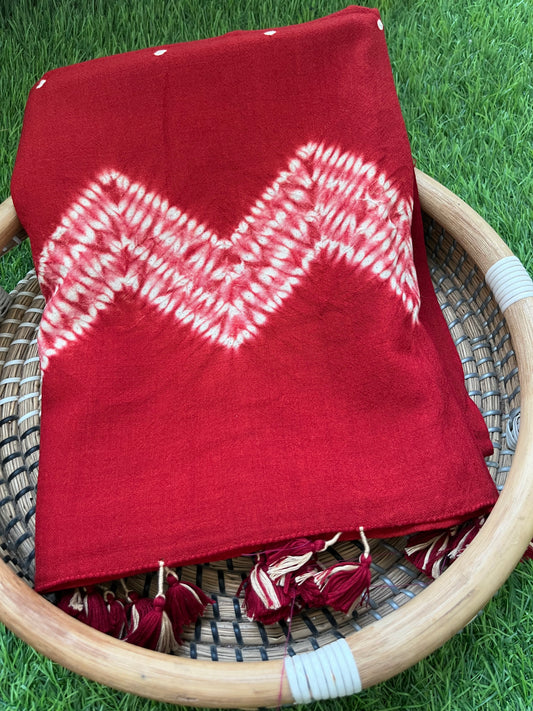 Handwoven bandhani shawl