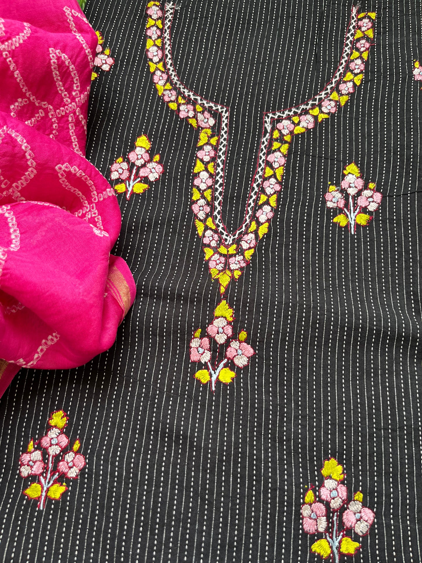 Cotton kashmiri work kurta bandhani Dupatta