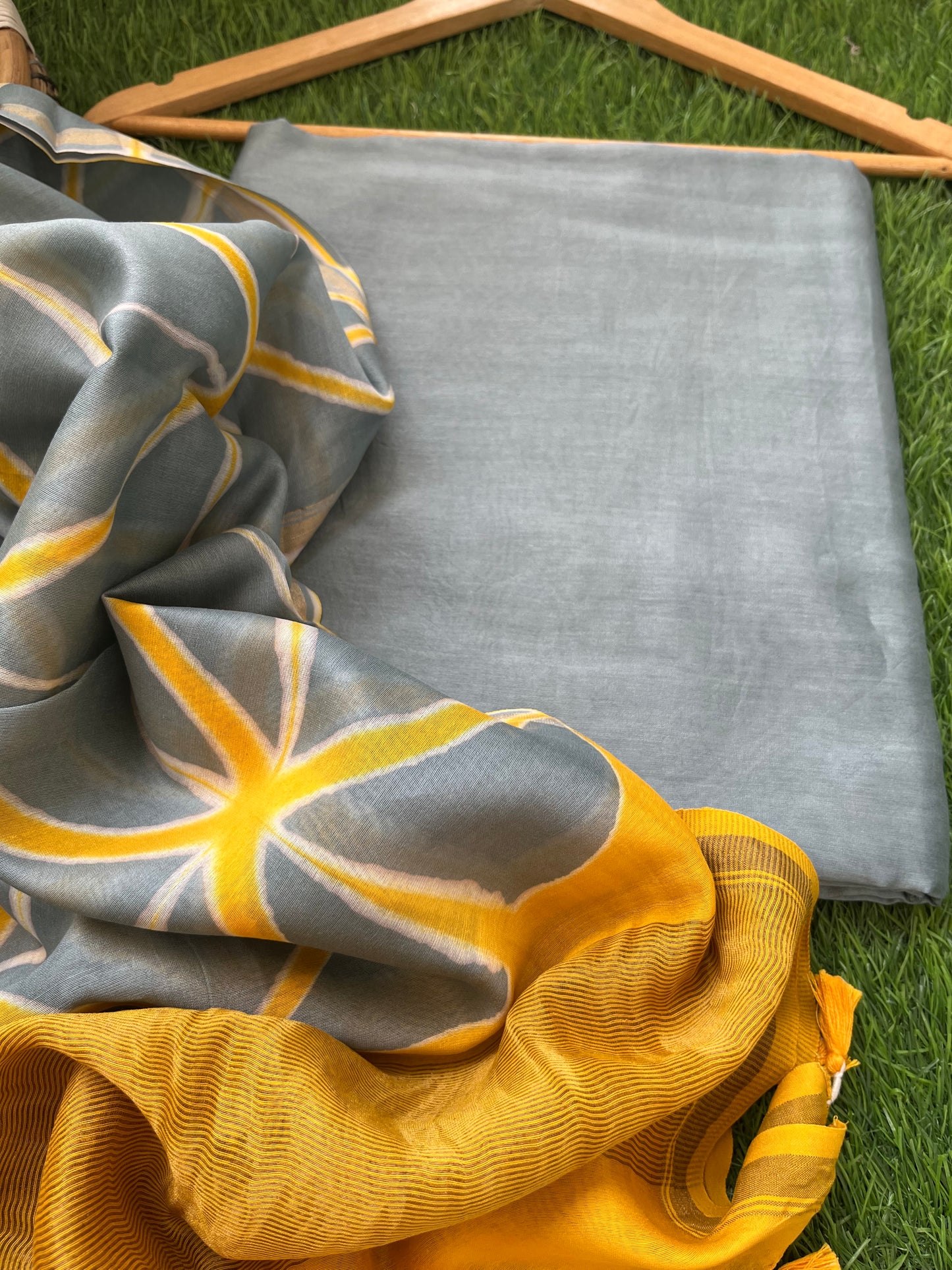 Chanderi Clamp Dye dupatta with plain fabric