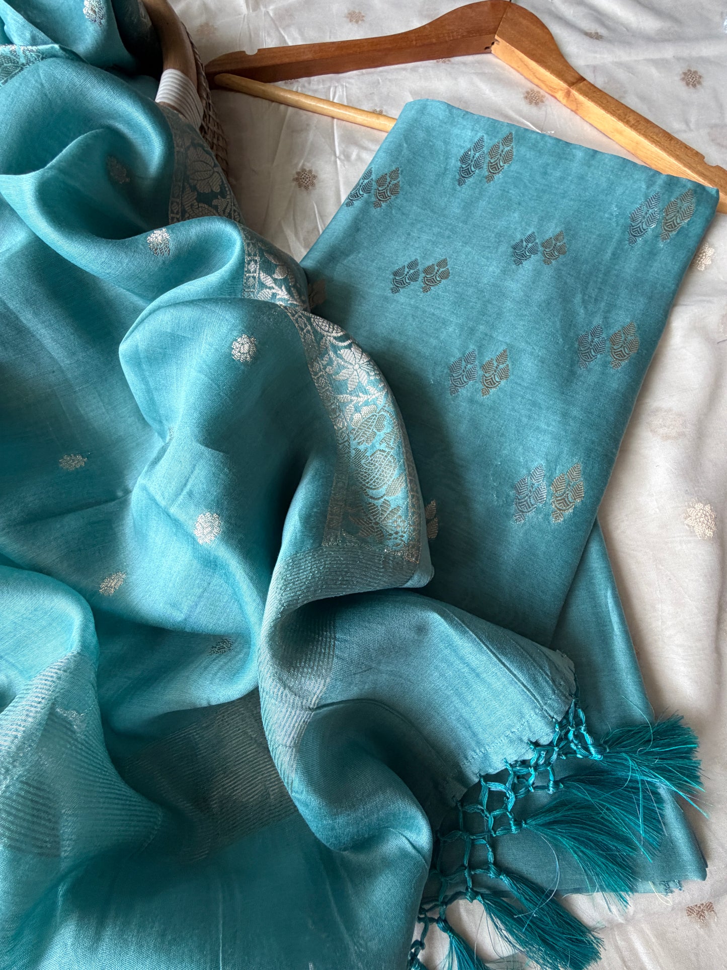 त्योहार् -Banarasi chanderi dupatta kurta