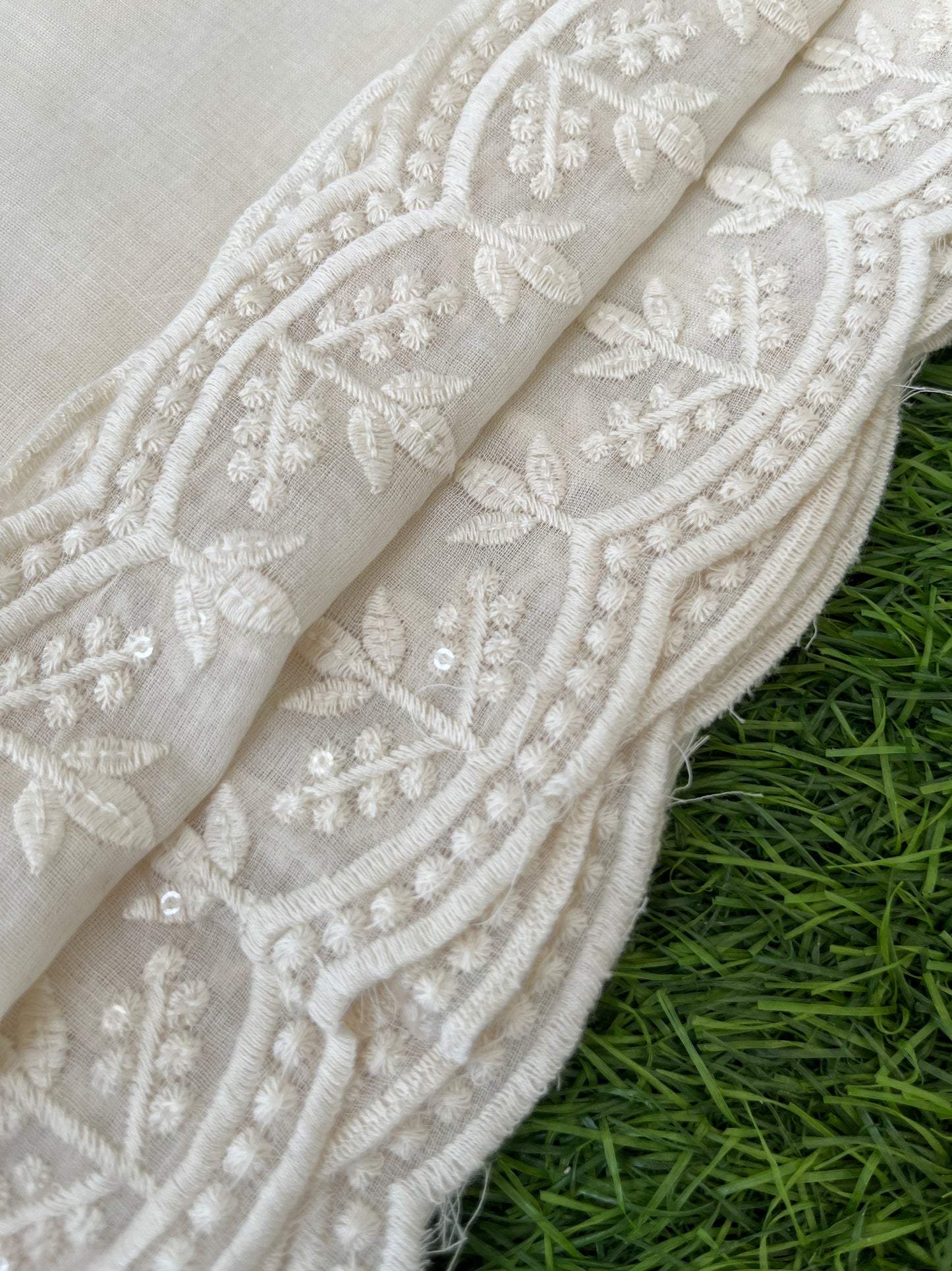 Mul scalloped Dupatta