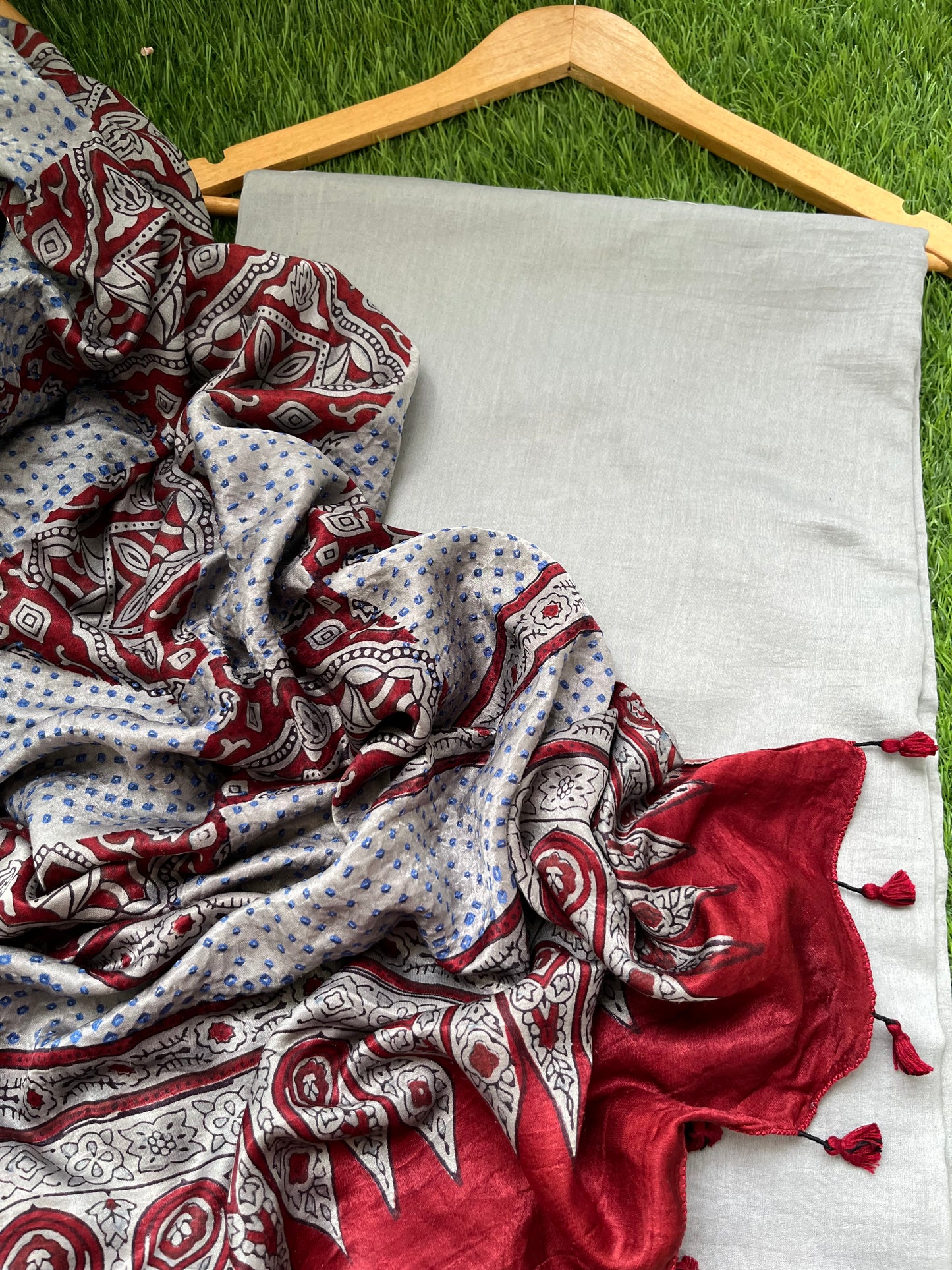 त्योहार :Gajji silk bandhani Dupatta with plain chanderi kurta bottom Fabric