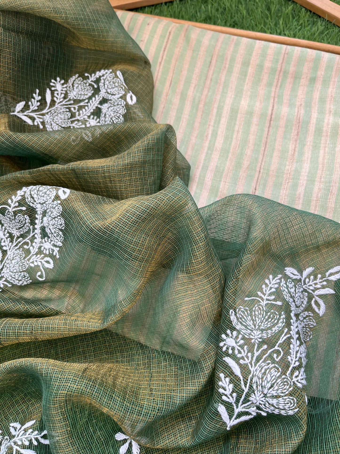 त्योहार :Tissue kota chikankari Dupatta silk with kurta Fabric