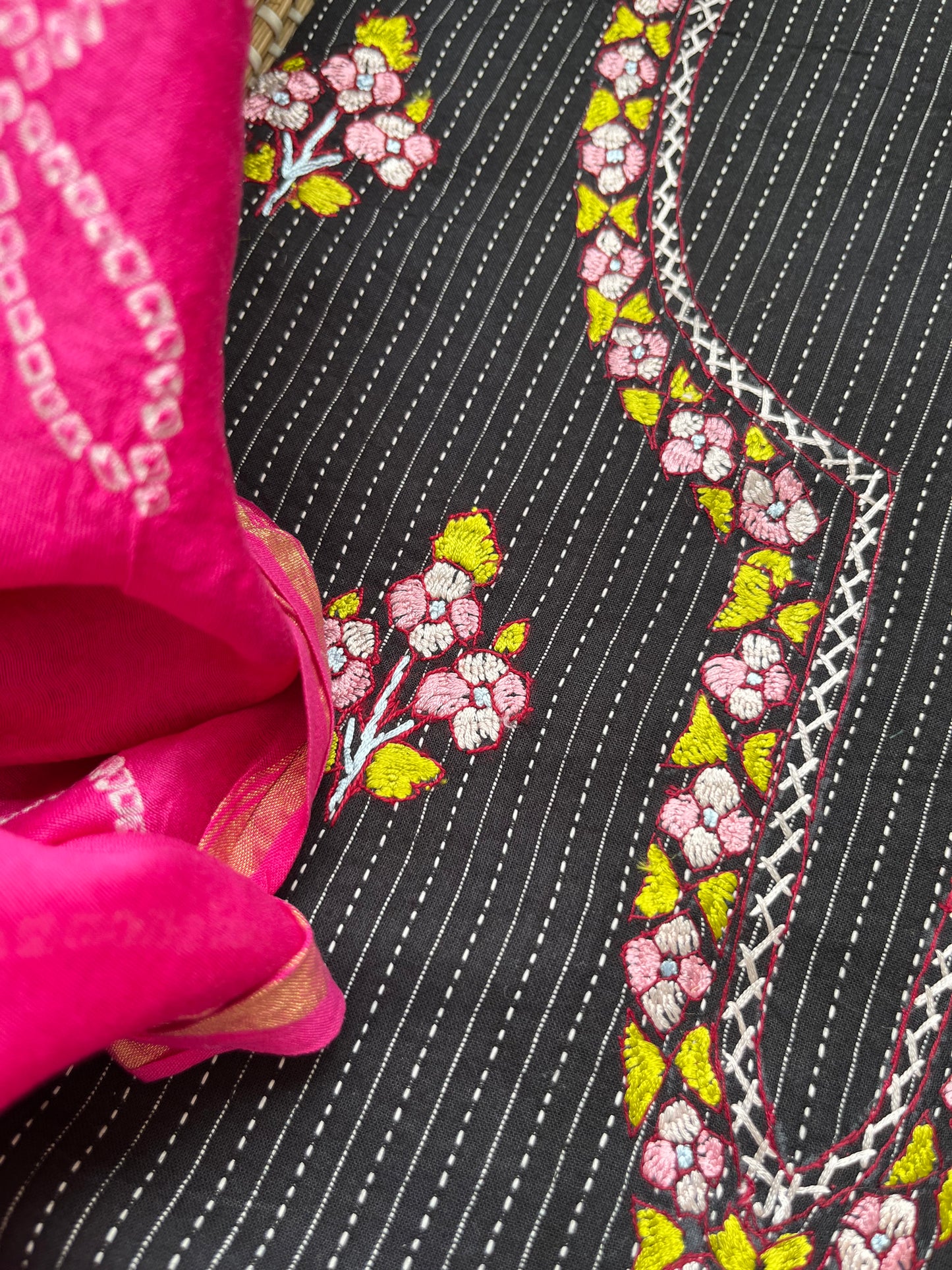 Cotton kashmiri work kurta bandhani Dupatta