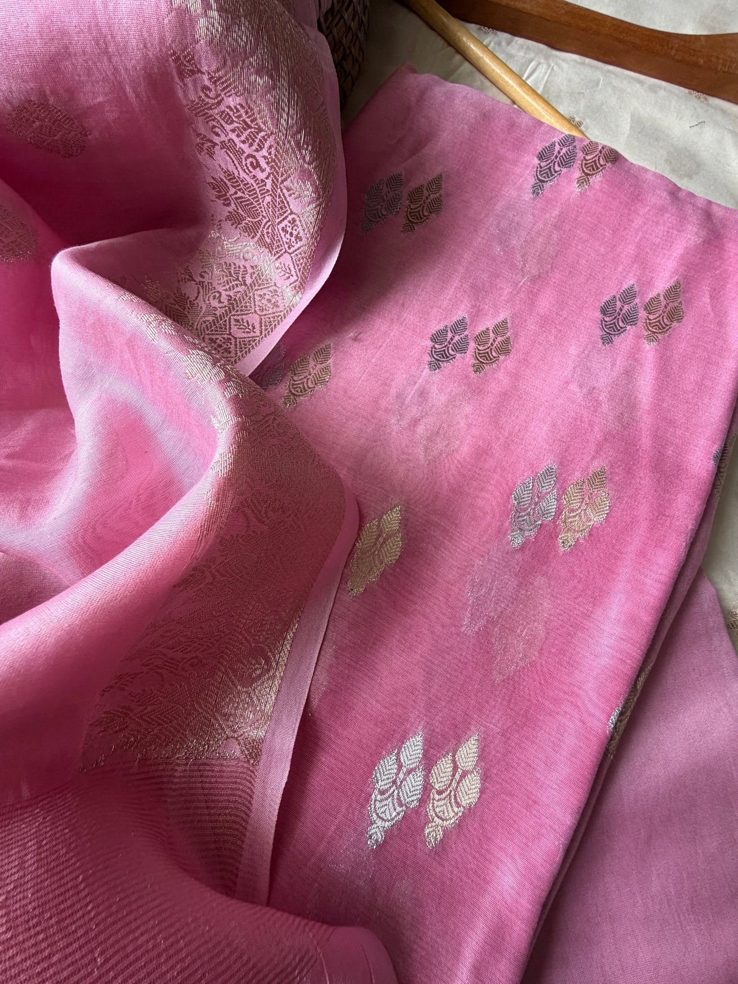 त्योहार् -Banarasi chanderi dupatta kurta