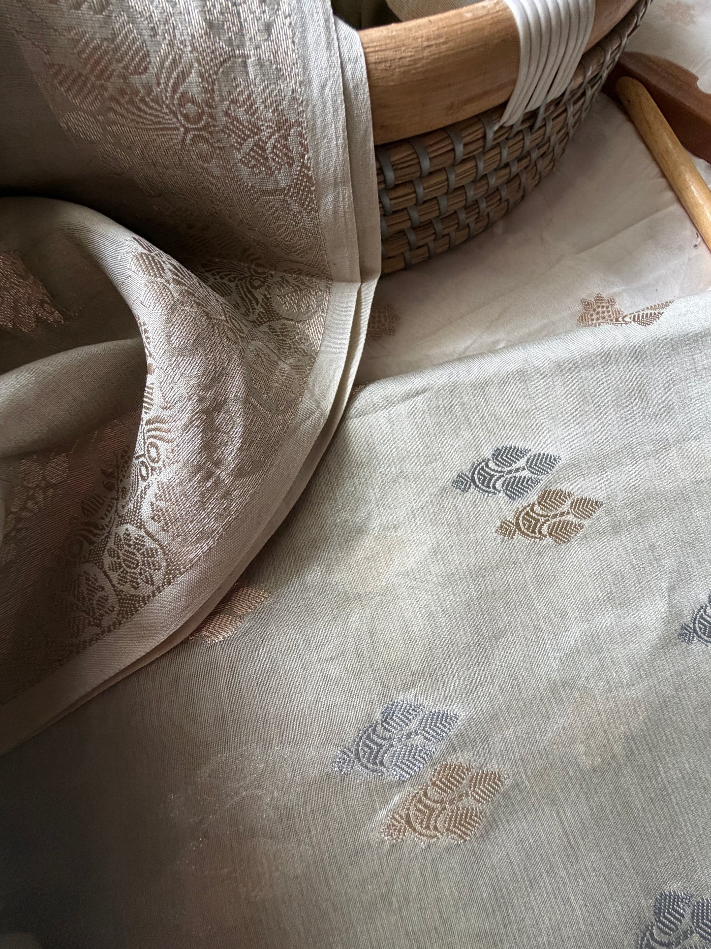 त्योहार् -Banarasi chanderi dupatta kurta