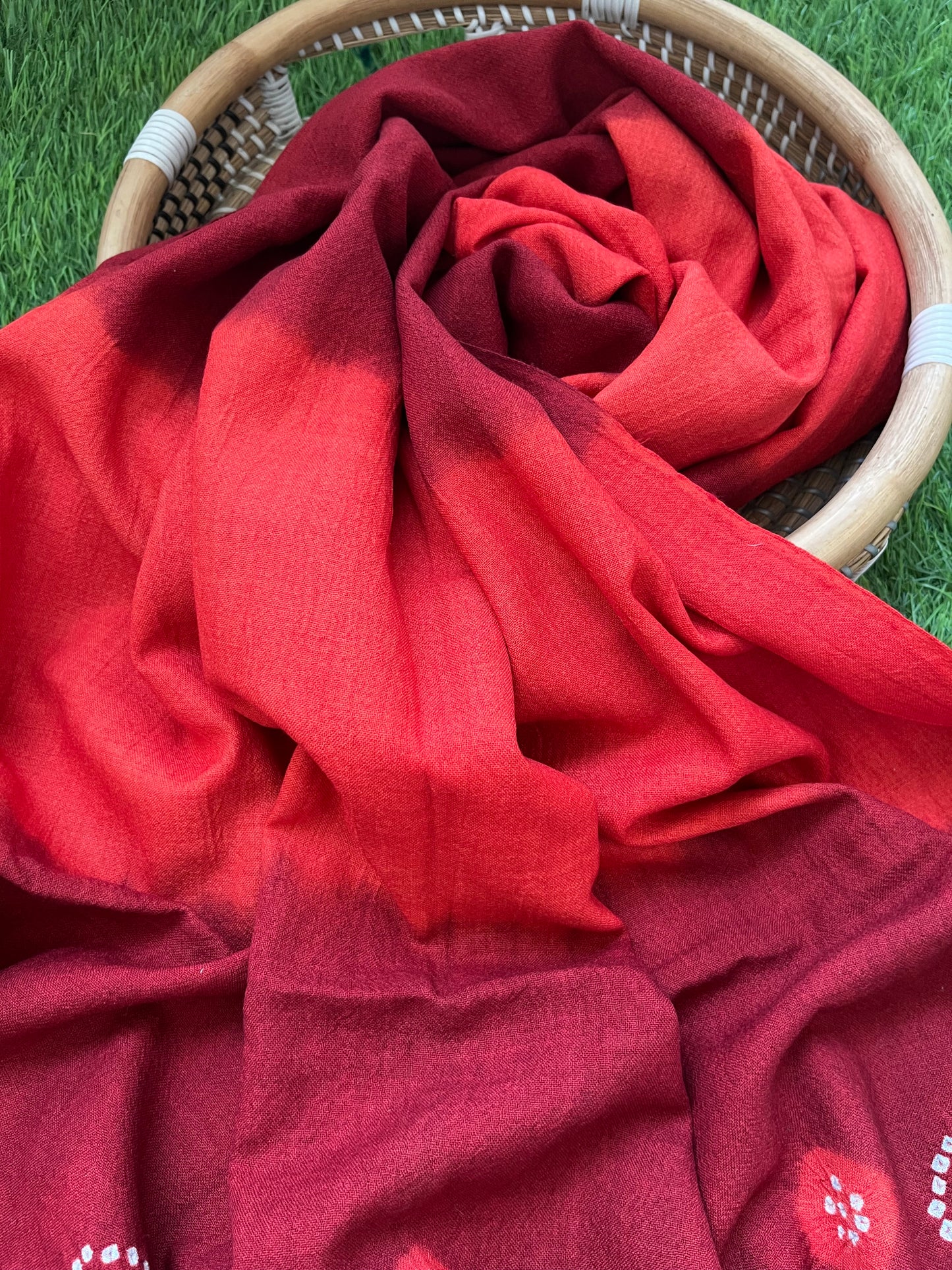 Handwoven bandhani shawl