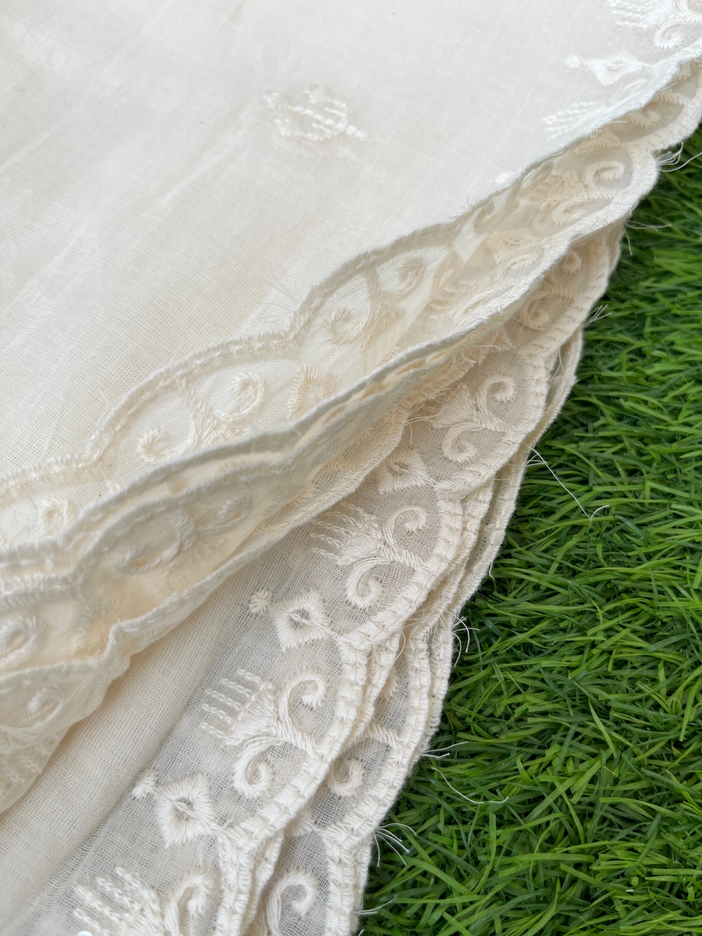 Mul scalloped Dupatta