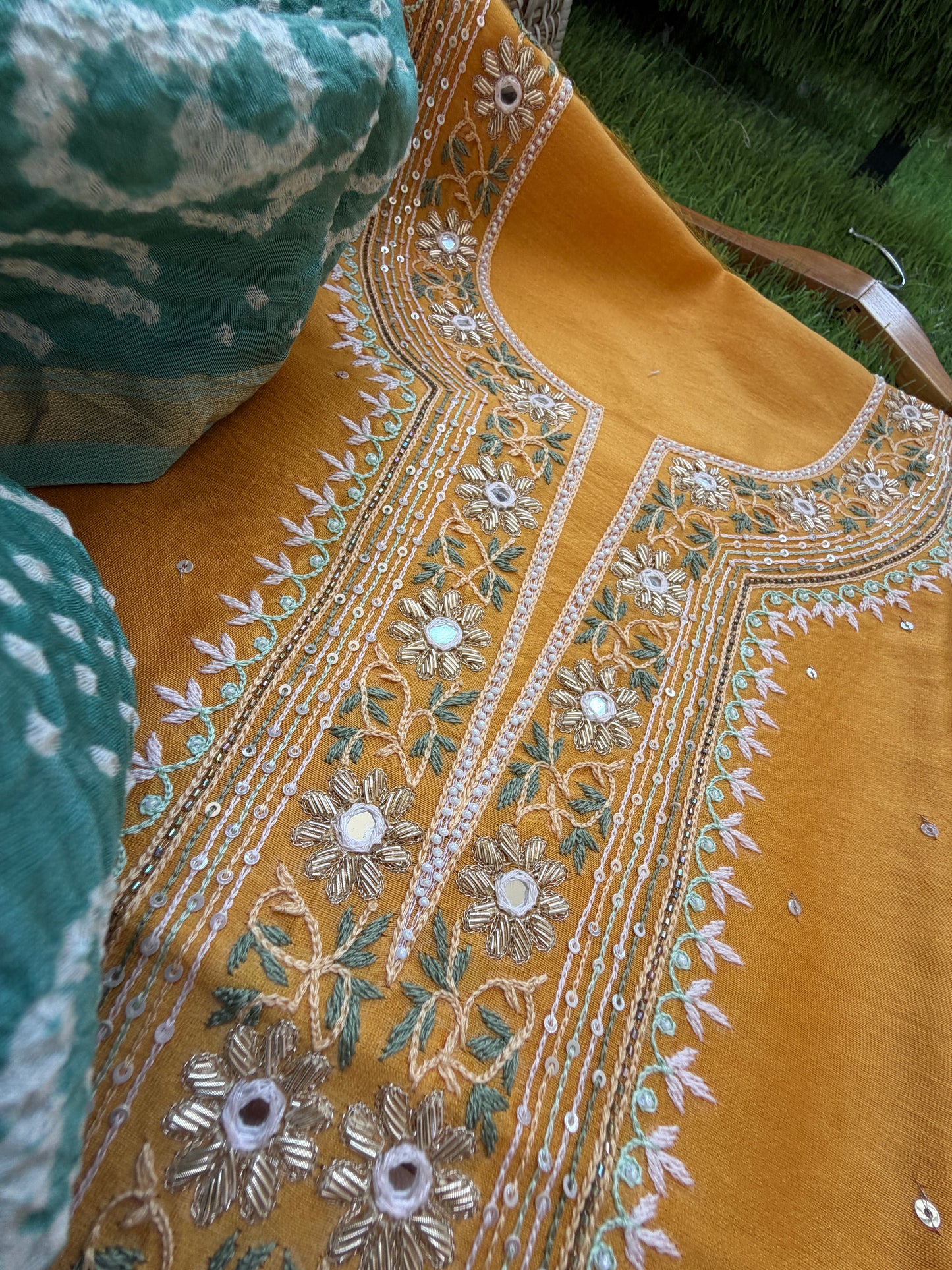 Hand embroidered chanderi kurta bandhani dupatta