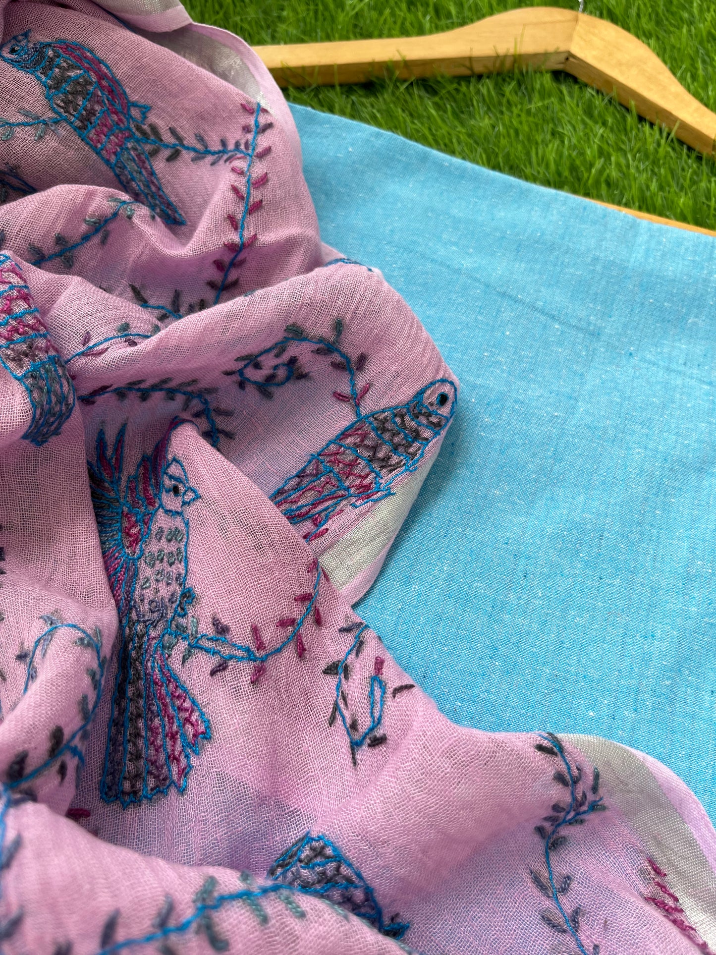 Linen sozni kaam dupatta paired with cotton kurta fabric