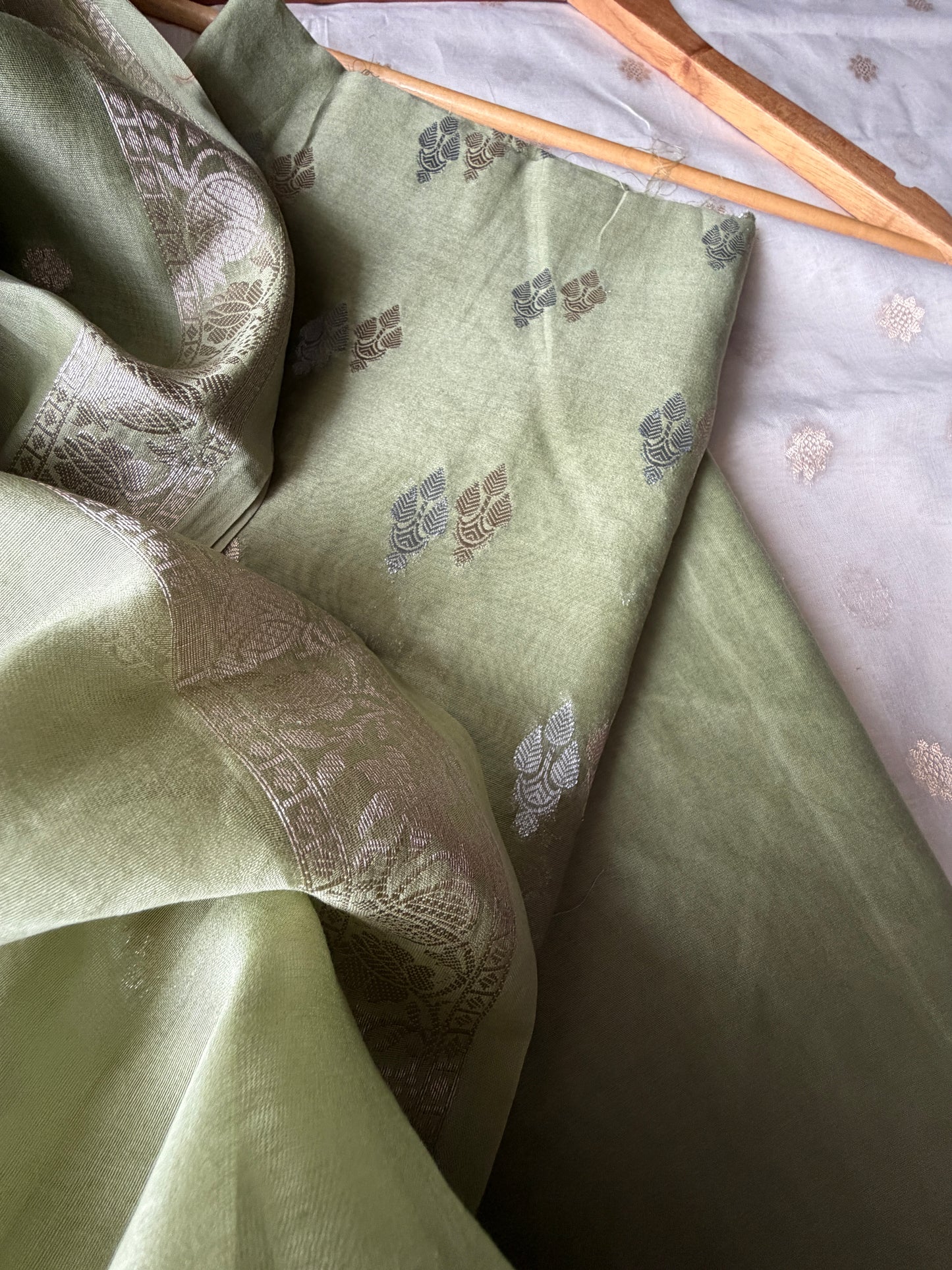 त्योहार् -Banarasi chanderi dupatta kurta