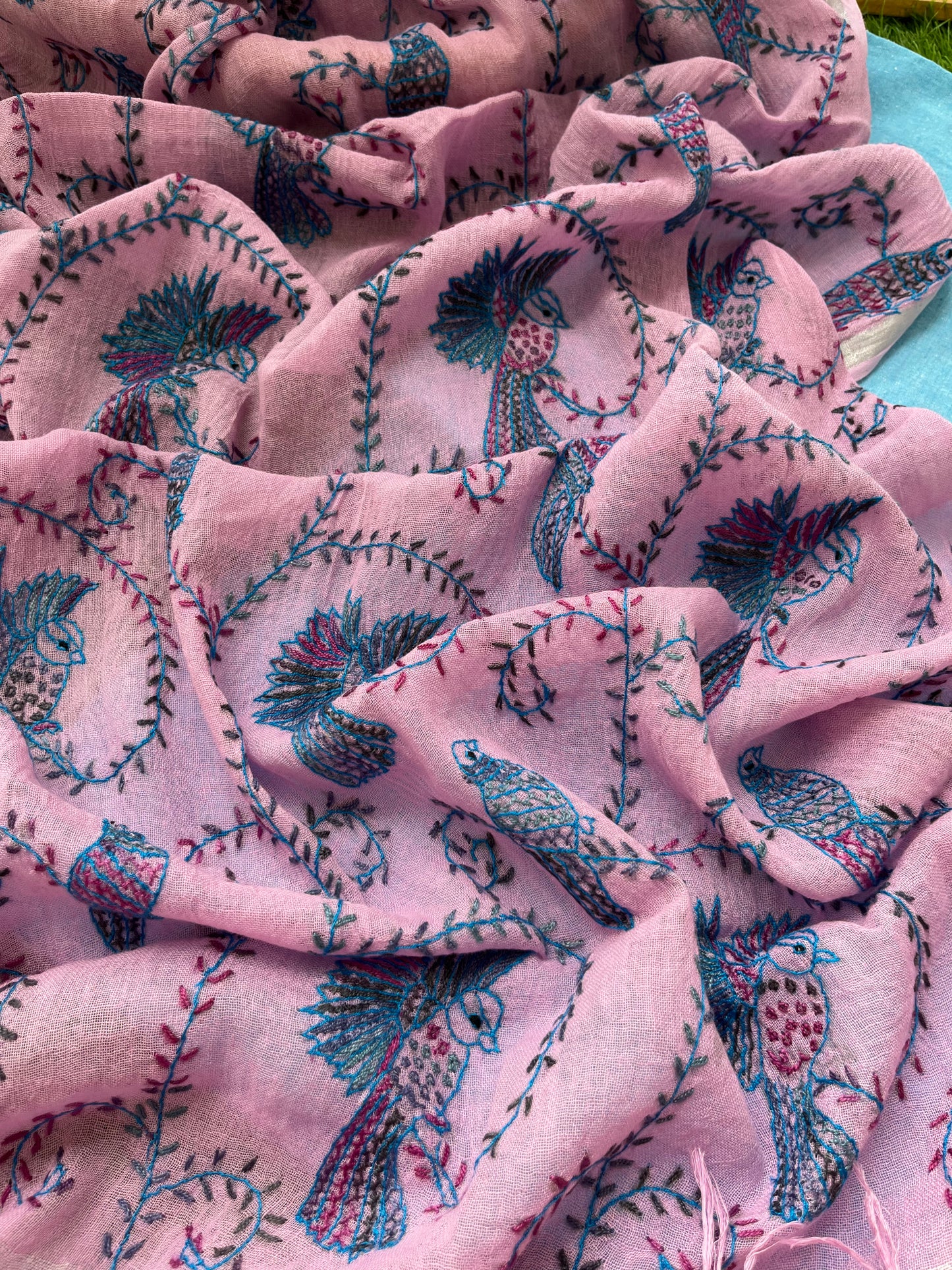 Linen sozni kaam dupatta paired with cotton kurta fabric