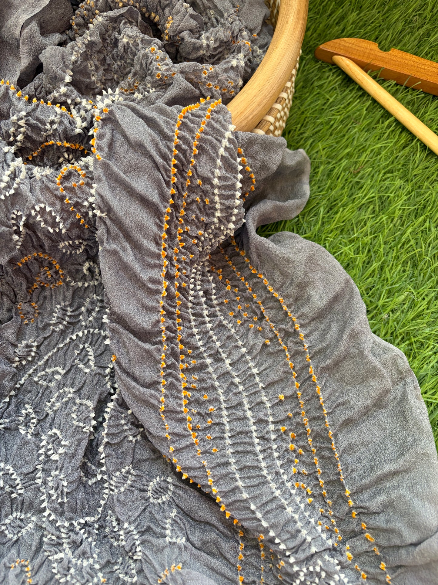 Bandhani chinon Dupatta