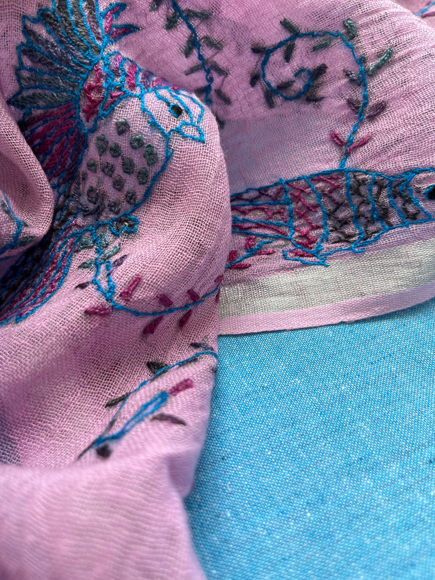 Linen sozni kaam dupatta paired with cotton kurta fabric