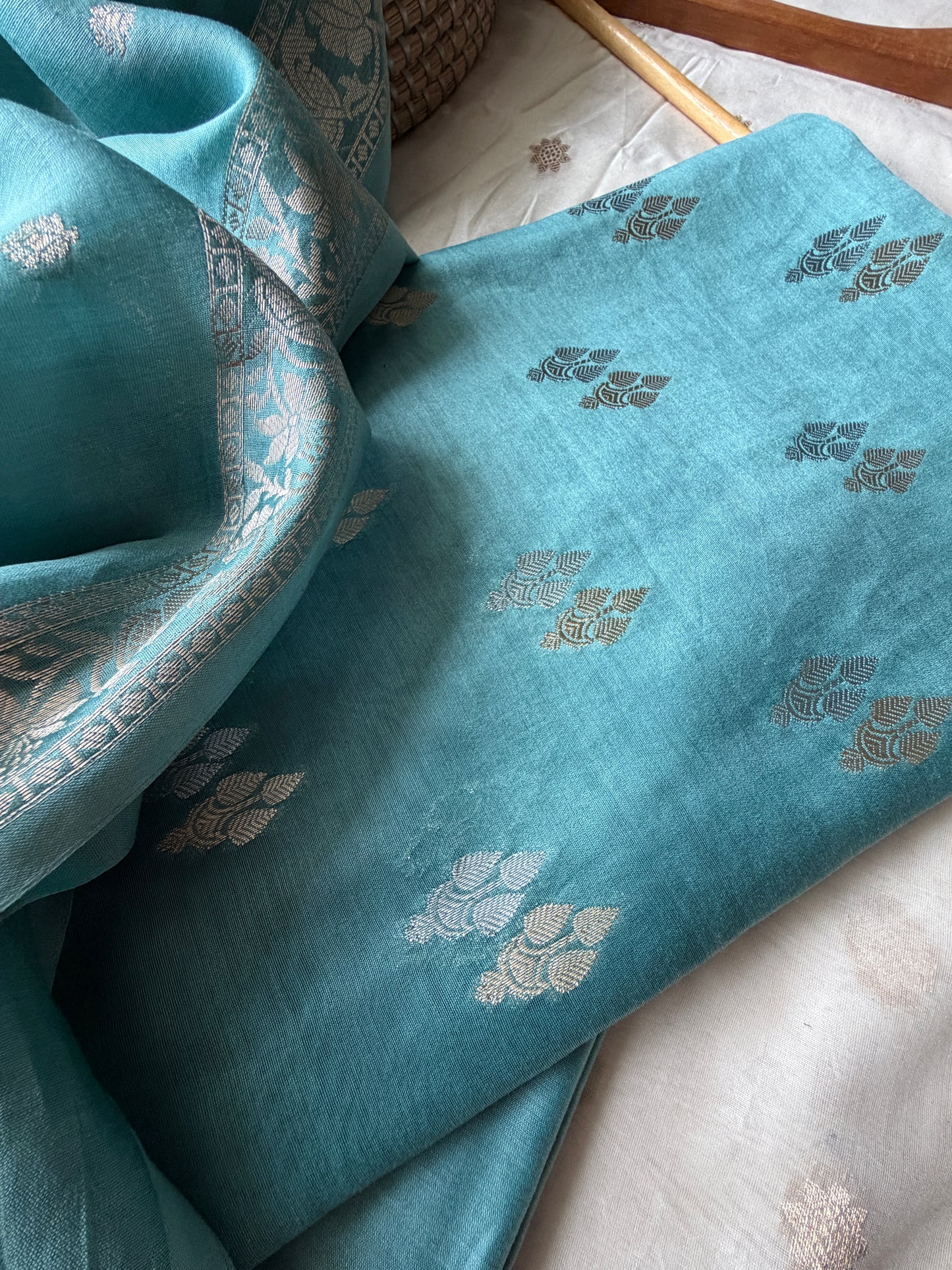 त्योहार् -Banarasi chanderi dupatta kurta