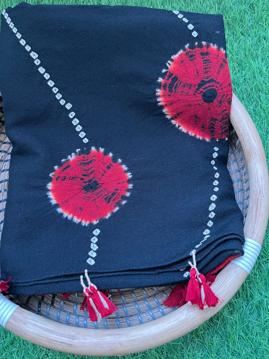 Handwoven bandhani shawl