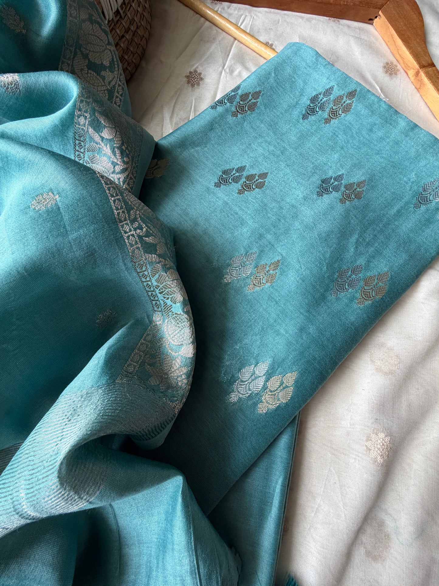 त्योहार् -Banarasi chanderi dupatta kurta
