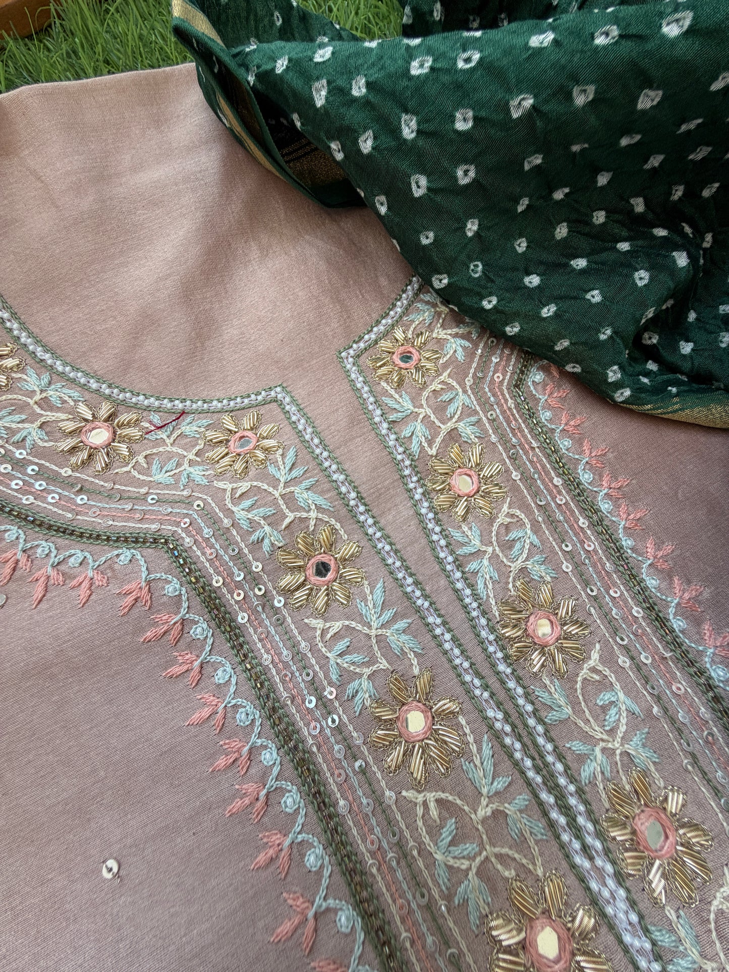 Hand embroidered chanderi kurta chanderi silk bandhani dupatta