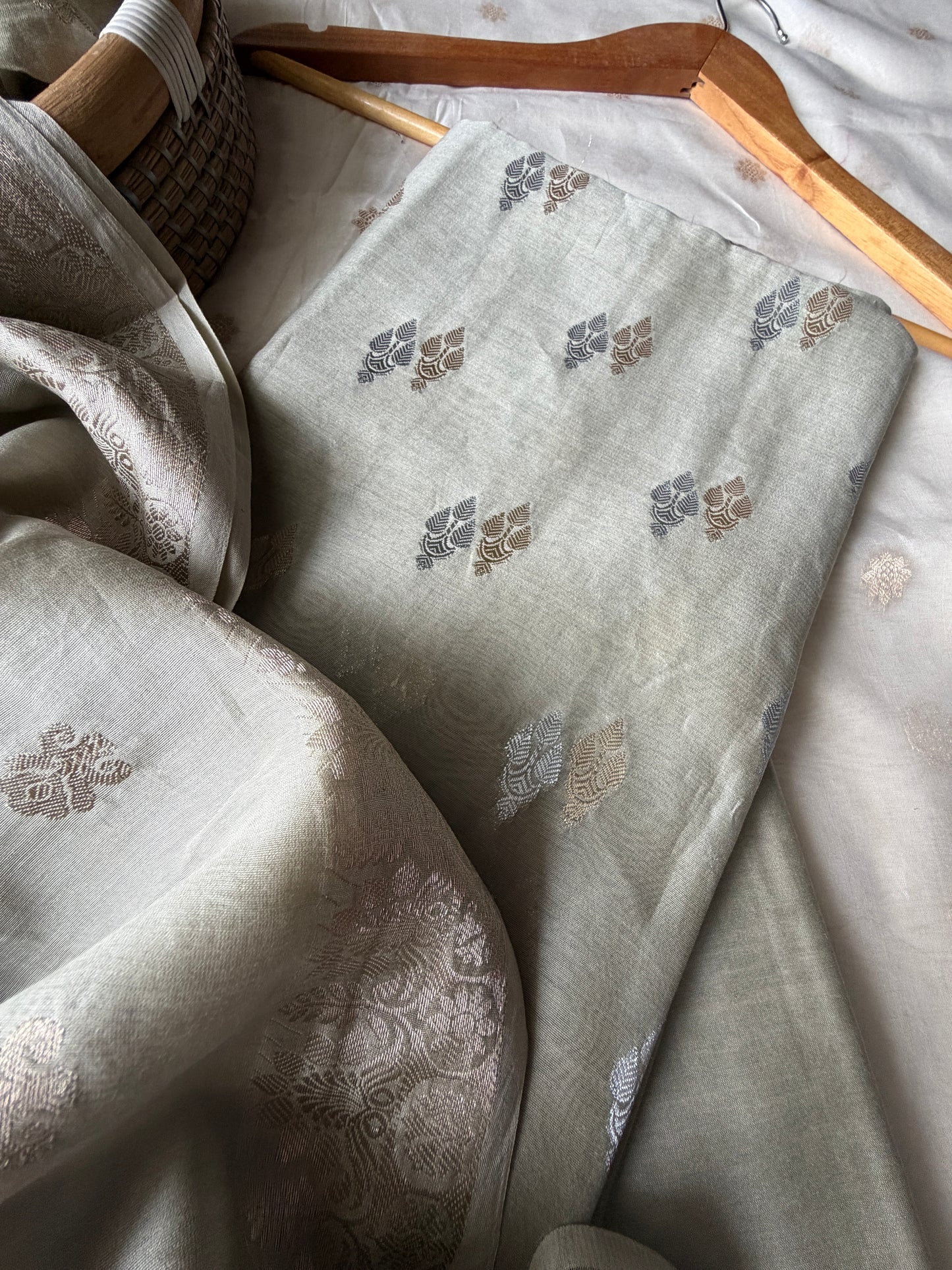 त्योहार् -Banarasi chanderi dupatta kurta