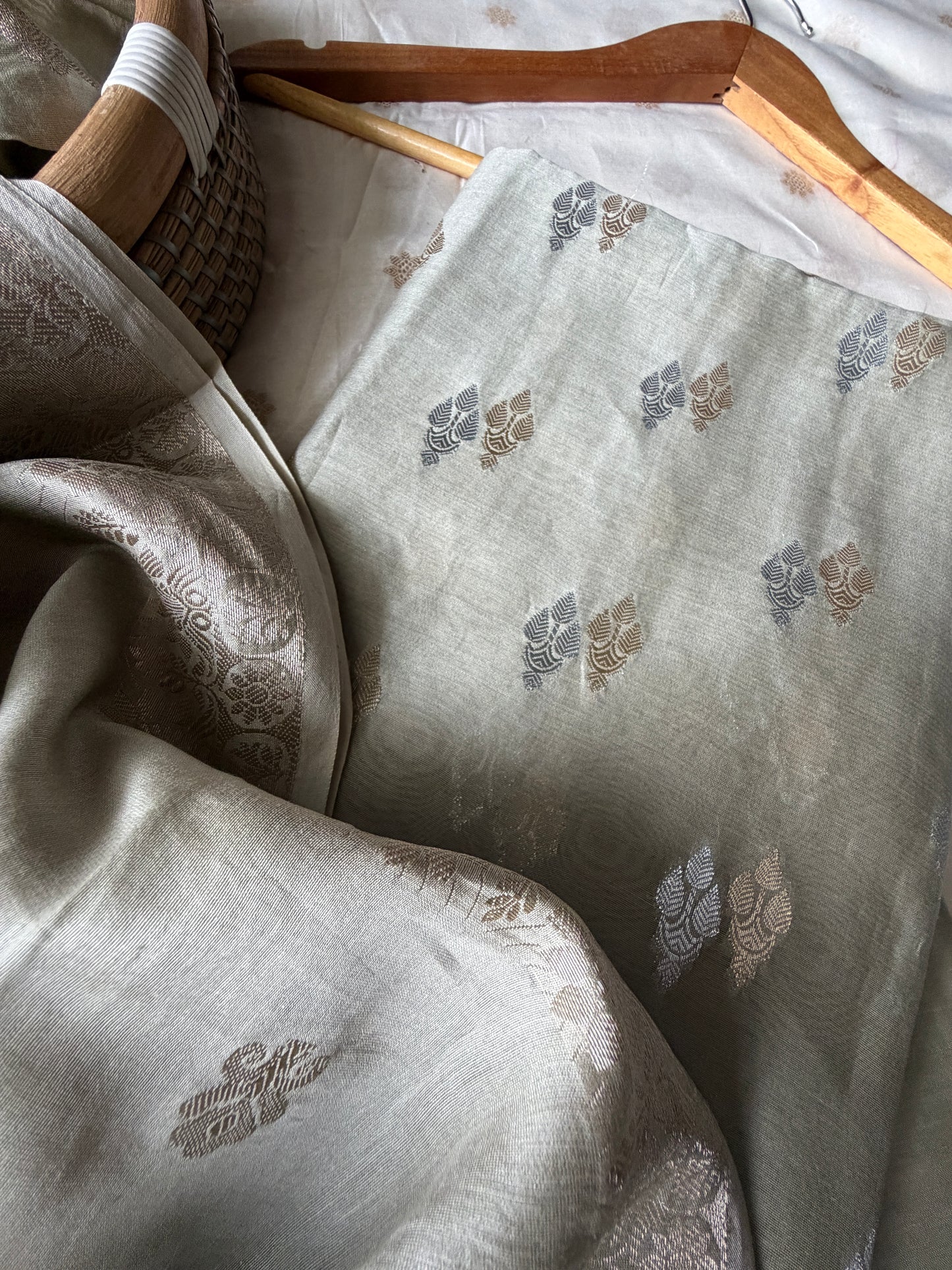 त्योहार् -Banarasi chanderi dupatta kurta