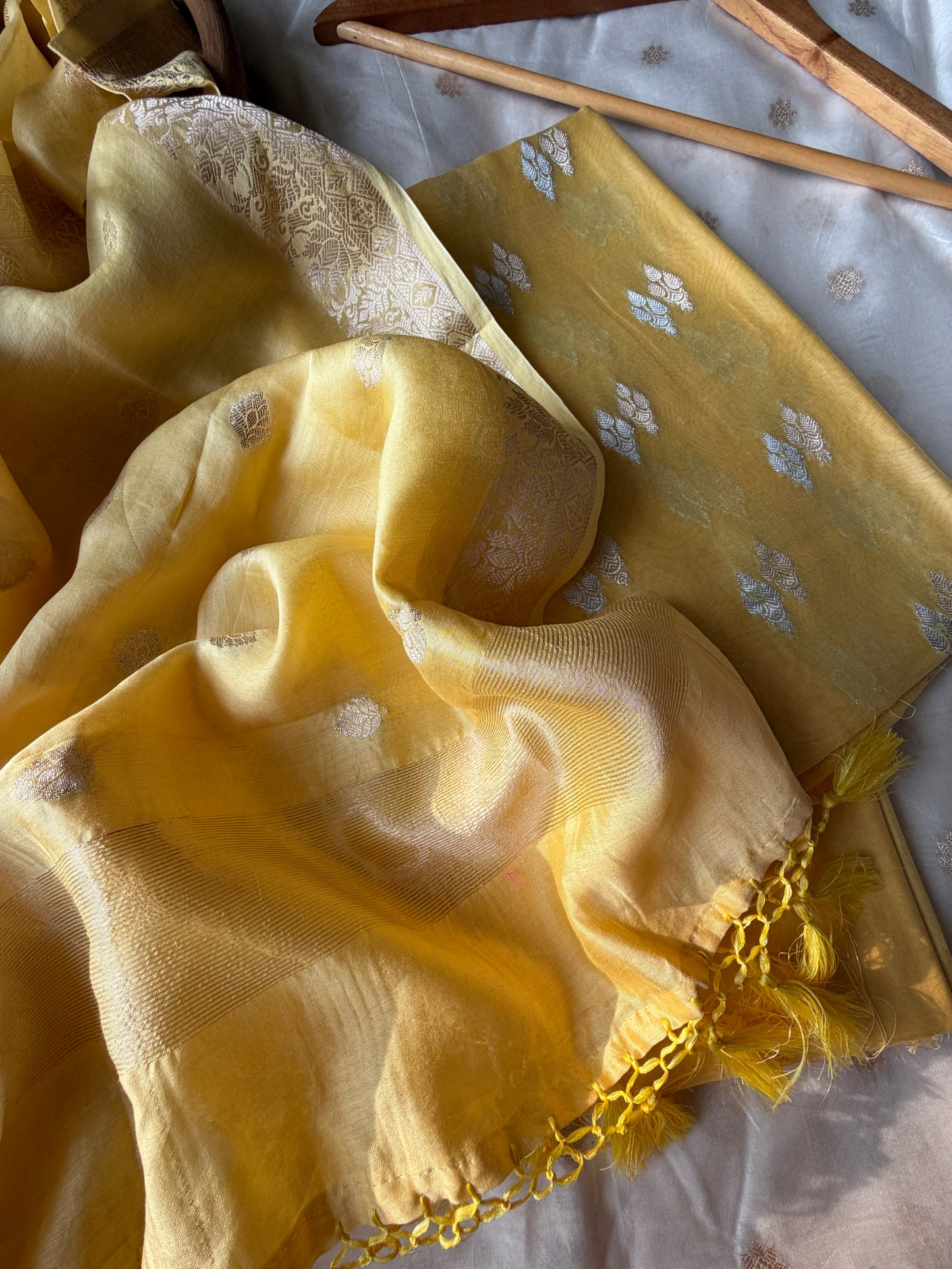 त्योहार् -Banarasi chanderi dupatta kurta