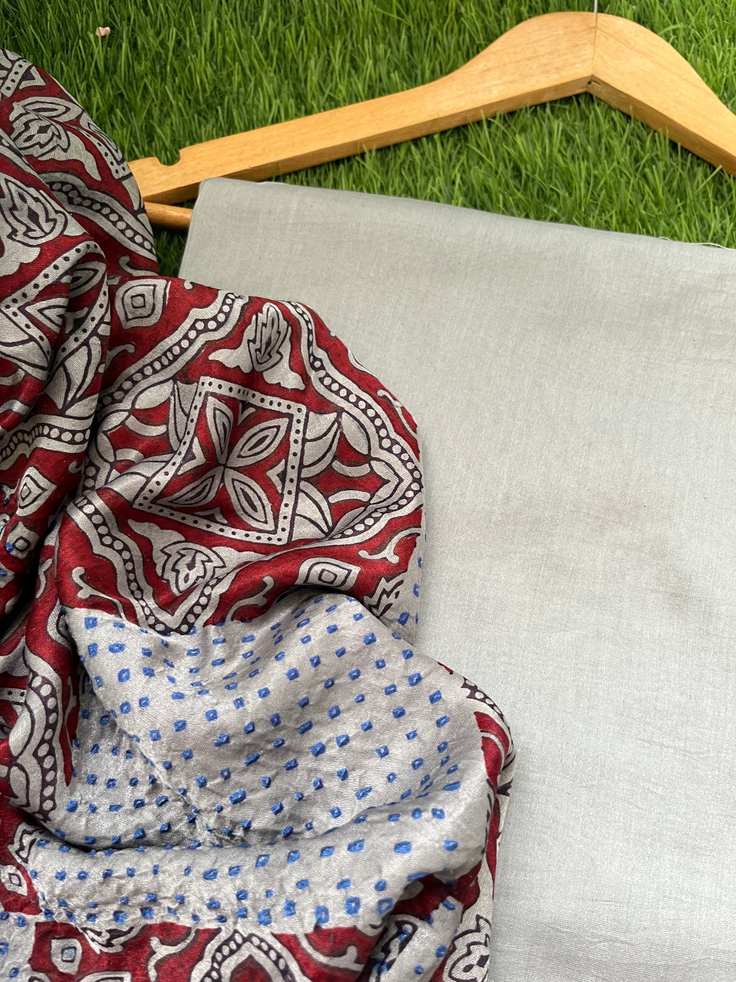 त्योहार :Gajji silk bandhani Dupatta with plain chanderi kurta bottom Fabric