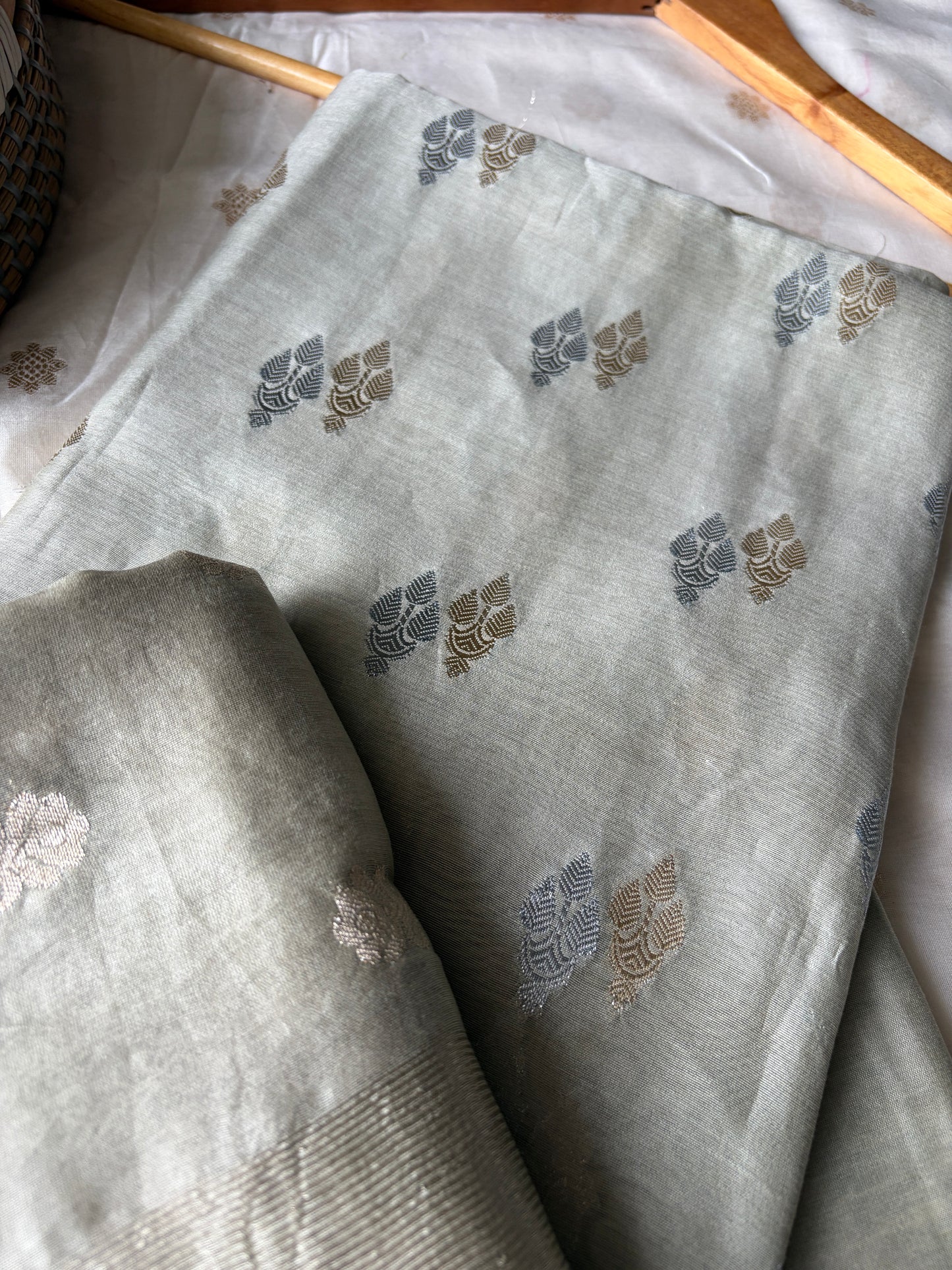 त्योहार् -Banarasi chanderi dupatta kurta