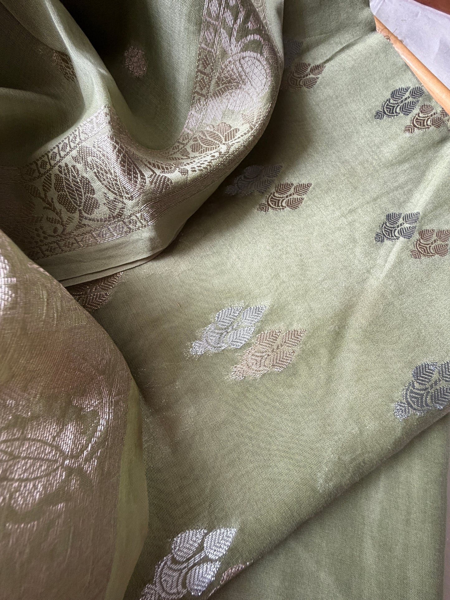 त्योहार् -Banarasi chanderi dupatta kurta