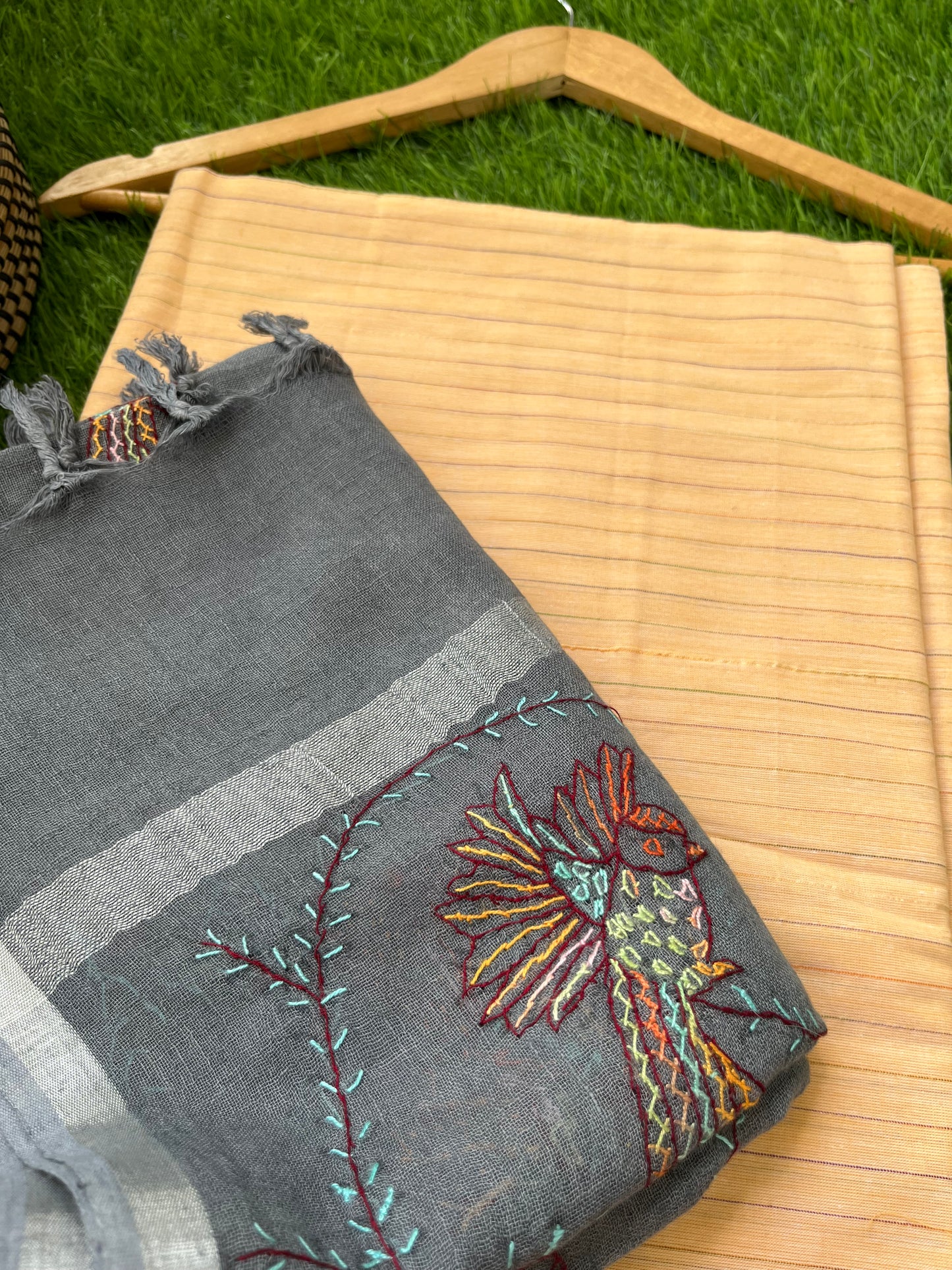 Linen sozni kaam dupatta paired with cotton kurta fabric