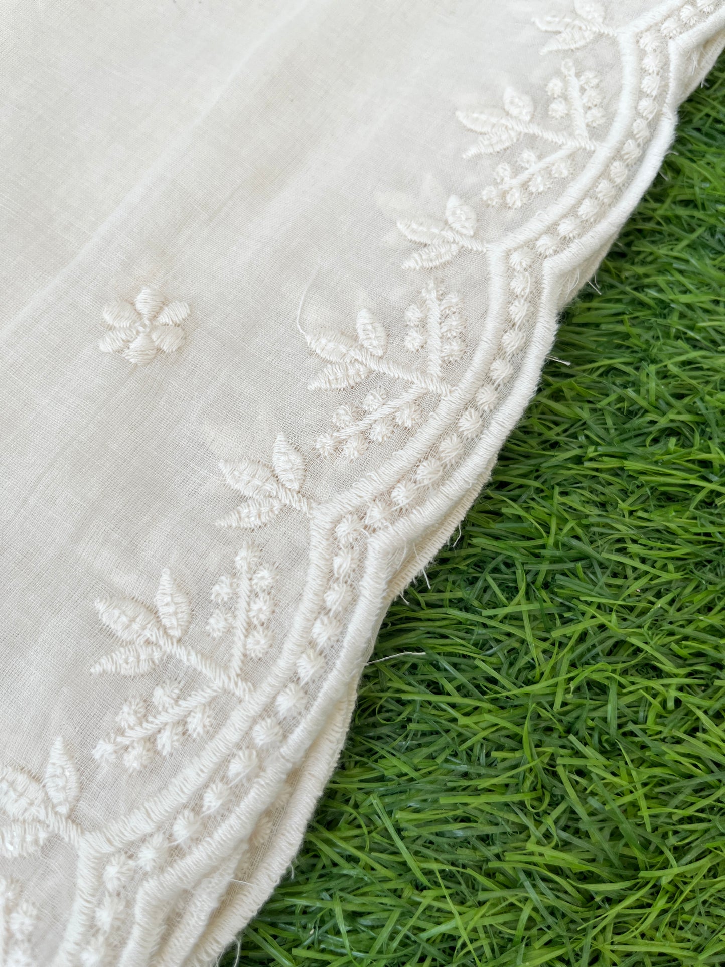 Mul scalloped Dupatta