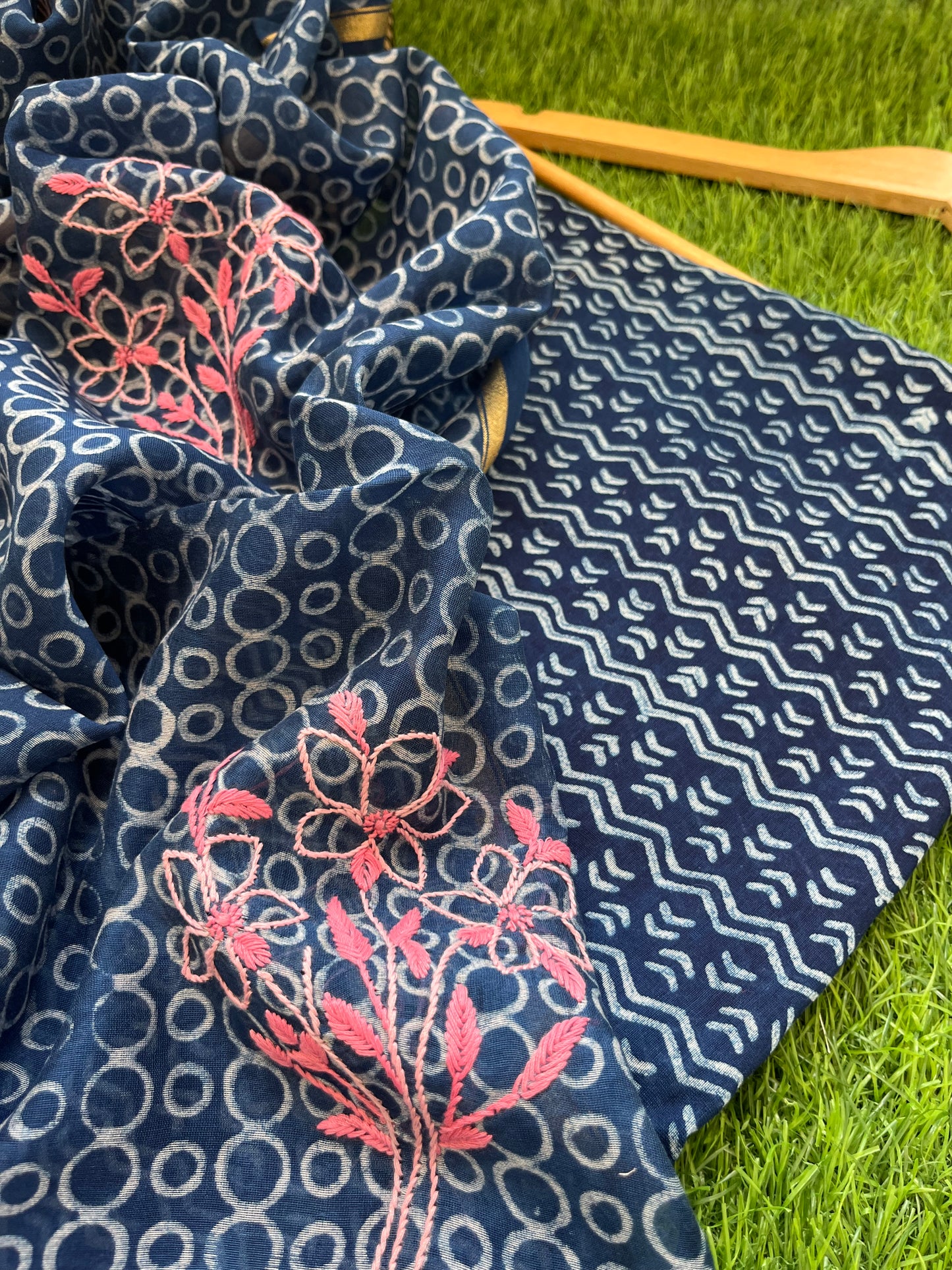 रोज़ाना  :Chanderi Chikankari Dupatta with kurta Fabric