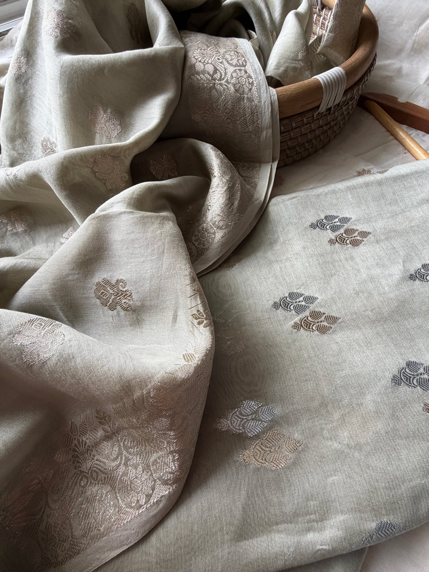 त्योहार् -Banarasi chanderi dupatta kurta