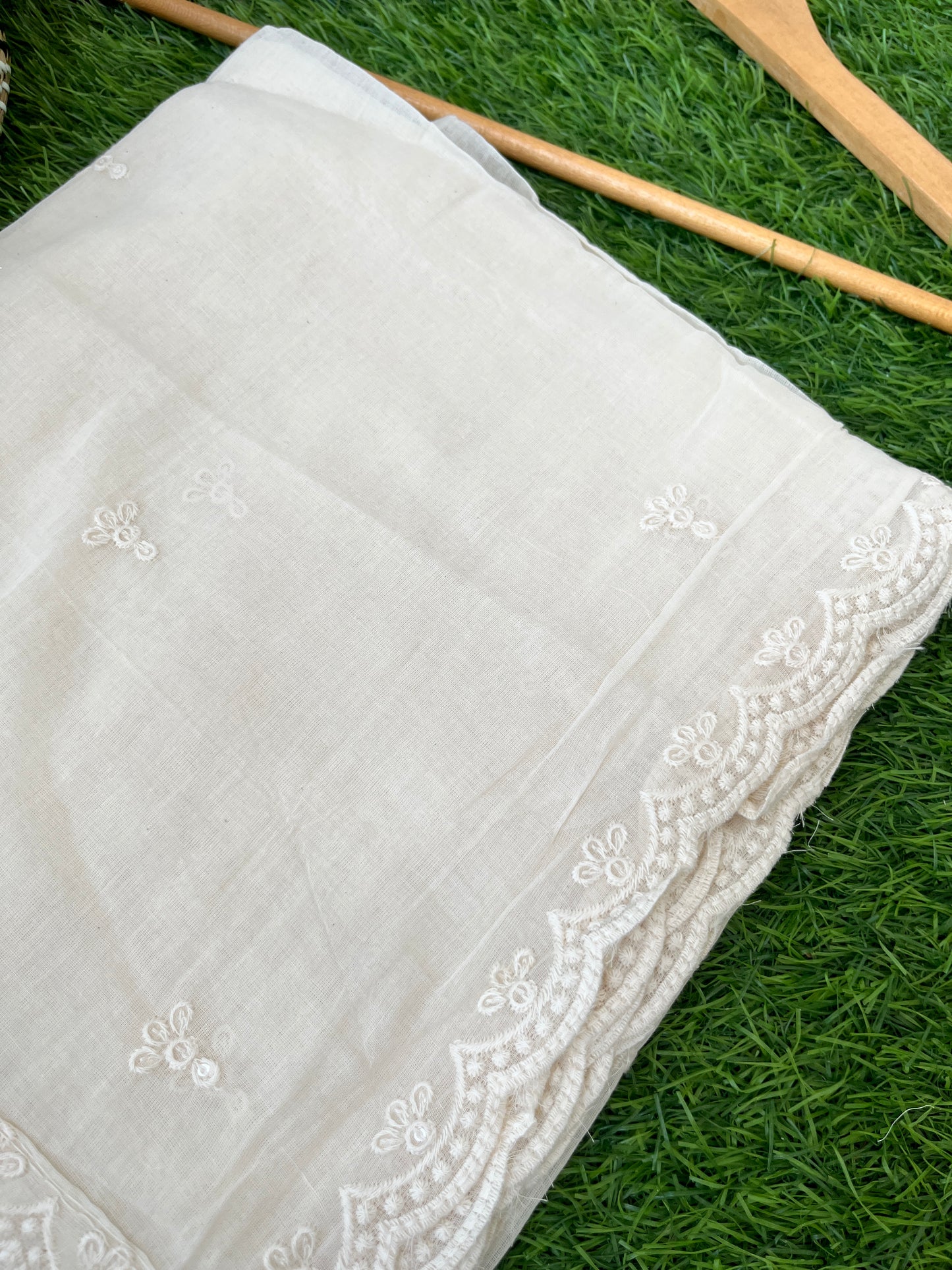 Mul scalloped Dupatta