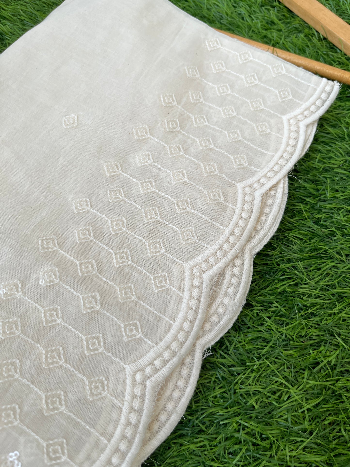 Mul scalloped Dupatta