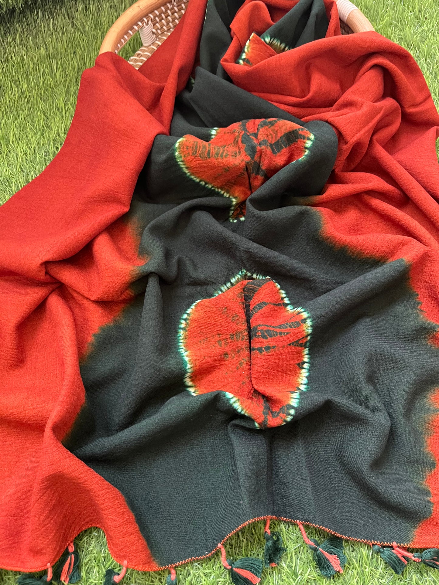 Handwoven bandhani shawl