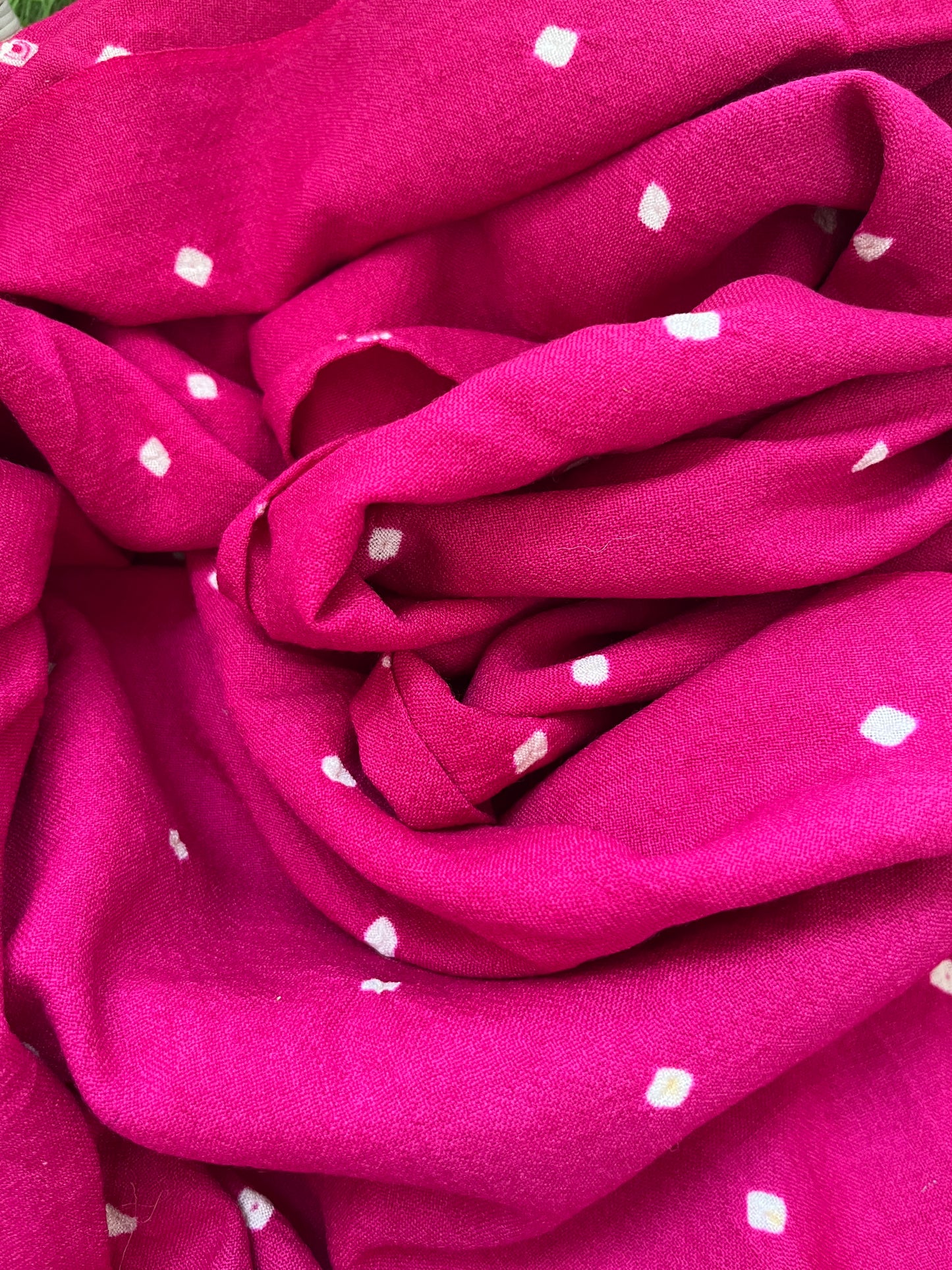 Handwoven bandhani shawl